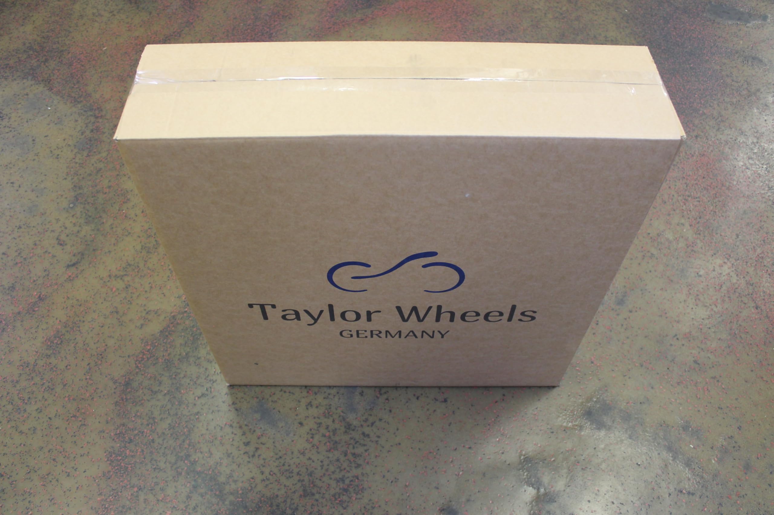 Taylor-Wheels Ruota anteriore per bicicletta da 28 pollici con dinamo a mozzo Shimano, set di luci a LED