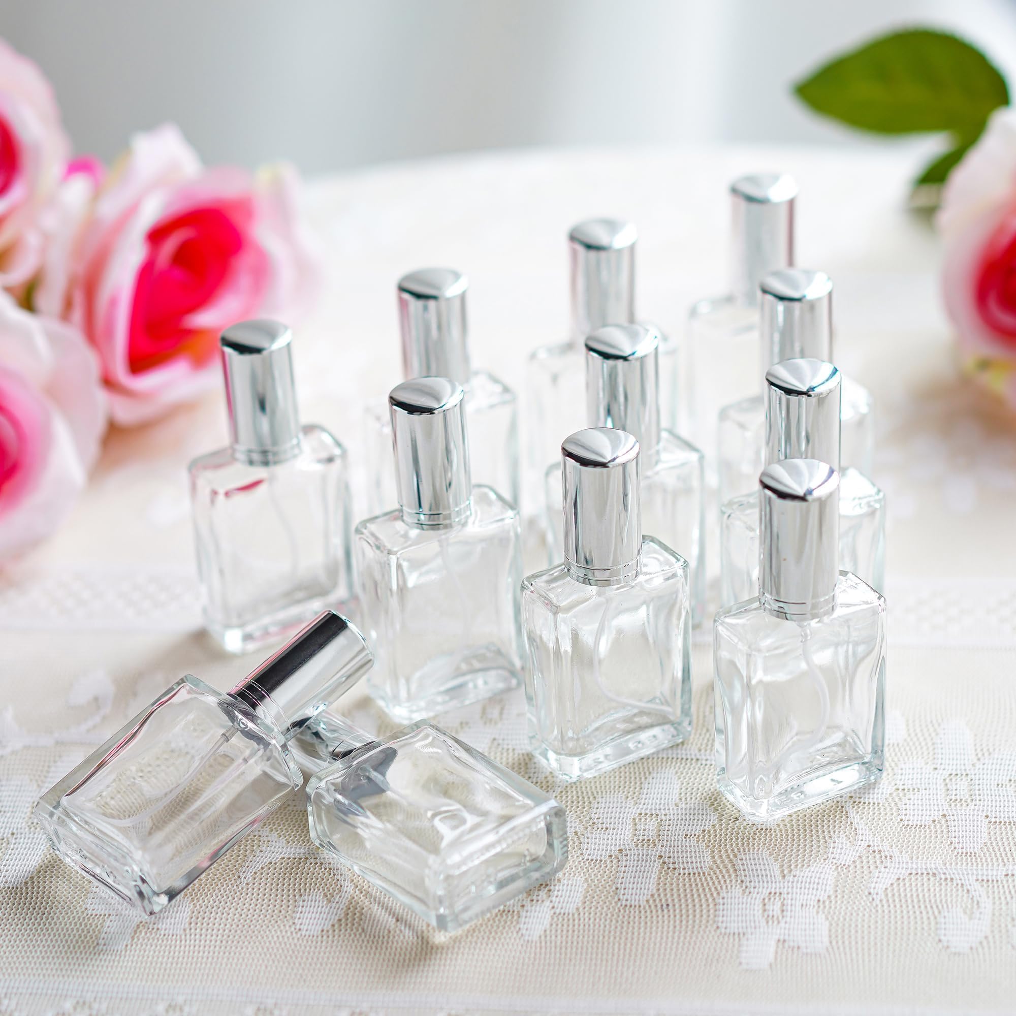 HDCRYSTALGIFTS 12 bottigliette vuote quadrate in vetro da 15 ml, con nebulizzatore e nebulizzatore per profumo, erogatore di pipette, profumi, lozioni, oli essenziali, 12 pezzi