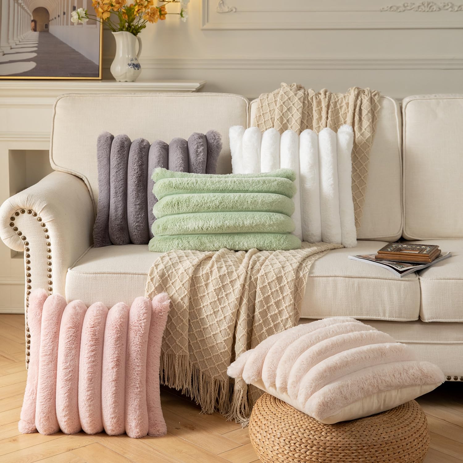 Yaertun Lot de 2 Housse de Coussin Rayures en Fausse Fourrure Taie d'oreiller Confortable Moderne Décorative Convient pour Famille Salon Chambre canapé - lit Coussin 60x60 cm Blanc crème