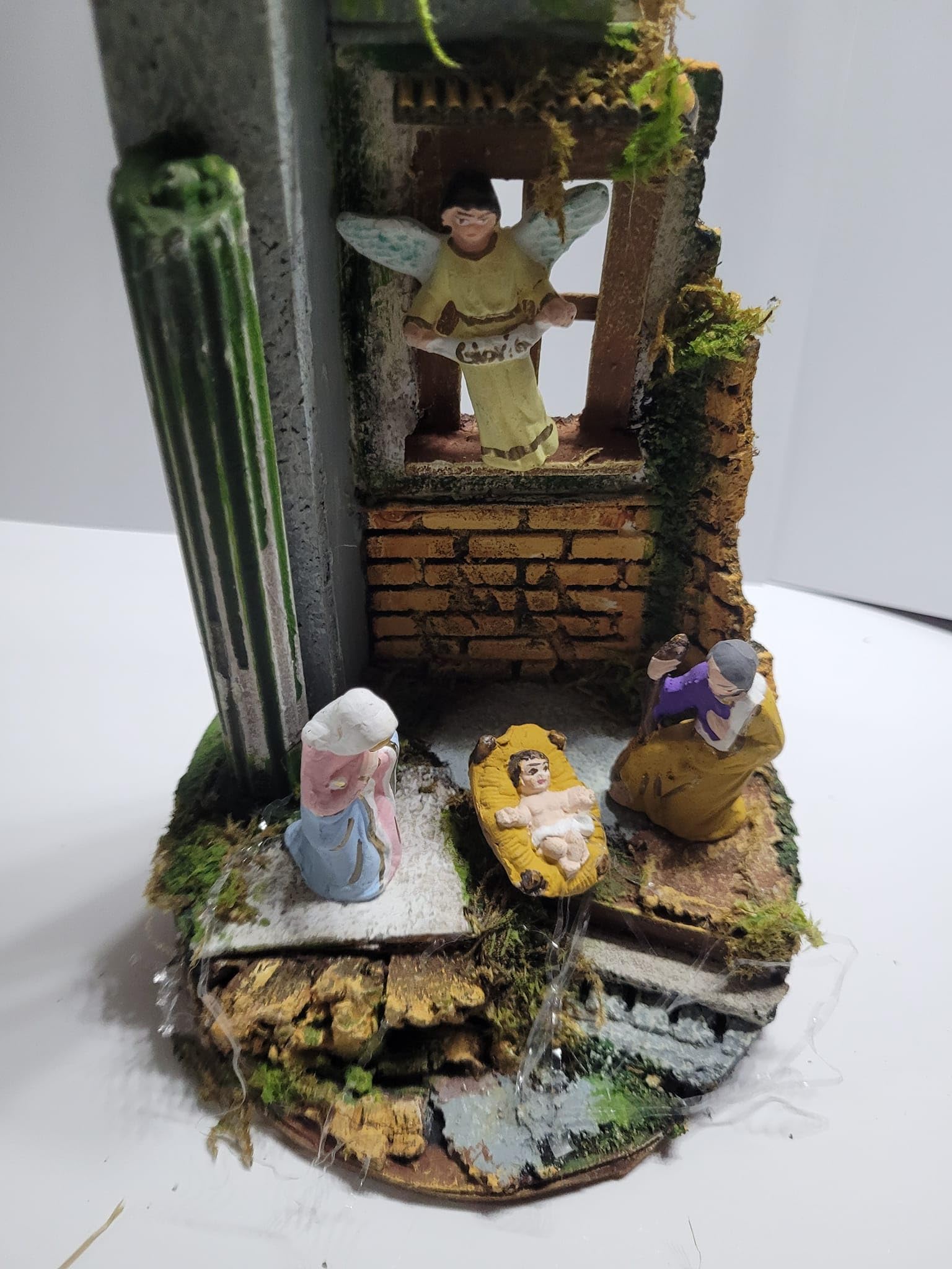 Mini-Tempel Krippe Durchmesser 15 cm Höhe 25 cm Holz und Kork mit oder ohne Geburt 4 Schäfte 8 cm Terrakotta, geeignet für Glasglocke