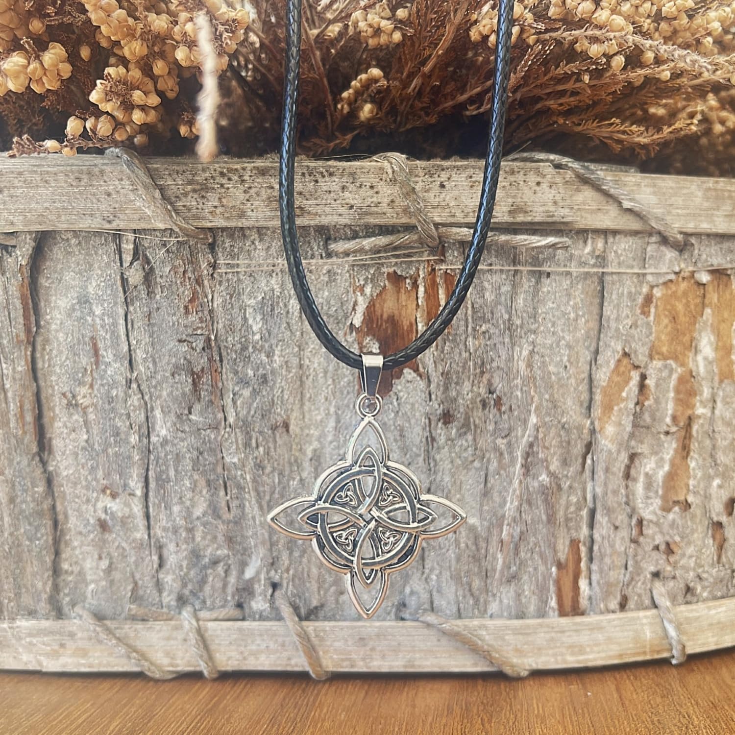 ASTER ALHELÍ Collier Celtique Pendentif Nœud de Sorcière Amulette de Protection Unisexe Gothique Bohème Cordon Noir