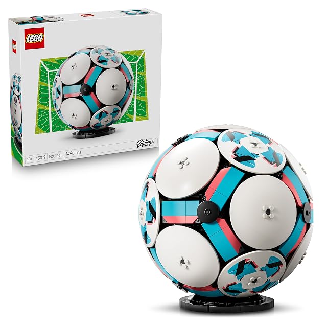 LEGO Editions Balón de Fútbol - Maqueta 3D con Estadio Interactivo en Miniatura - Decoración de la Habitación Juvenil - Regalo para Niños, Niñas Fans de 10+ Años y Adultos Fans del Deporte - 43019