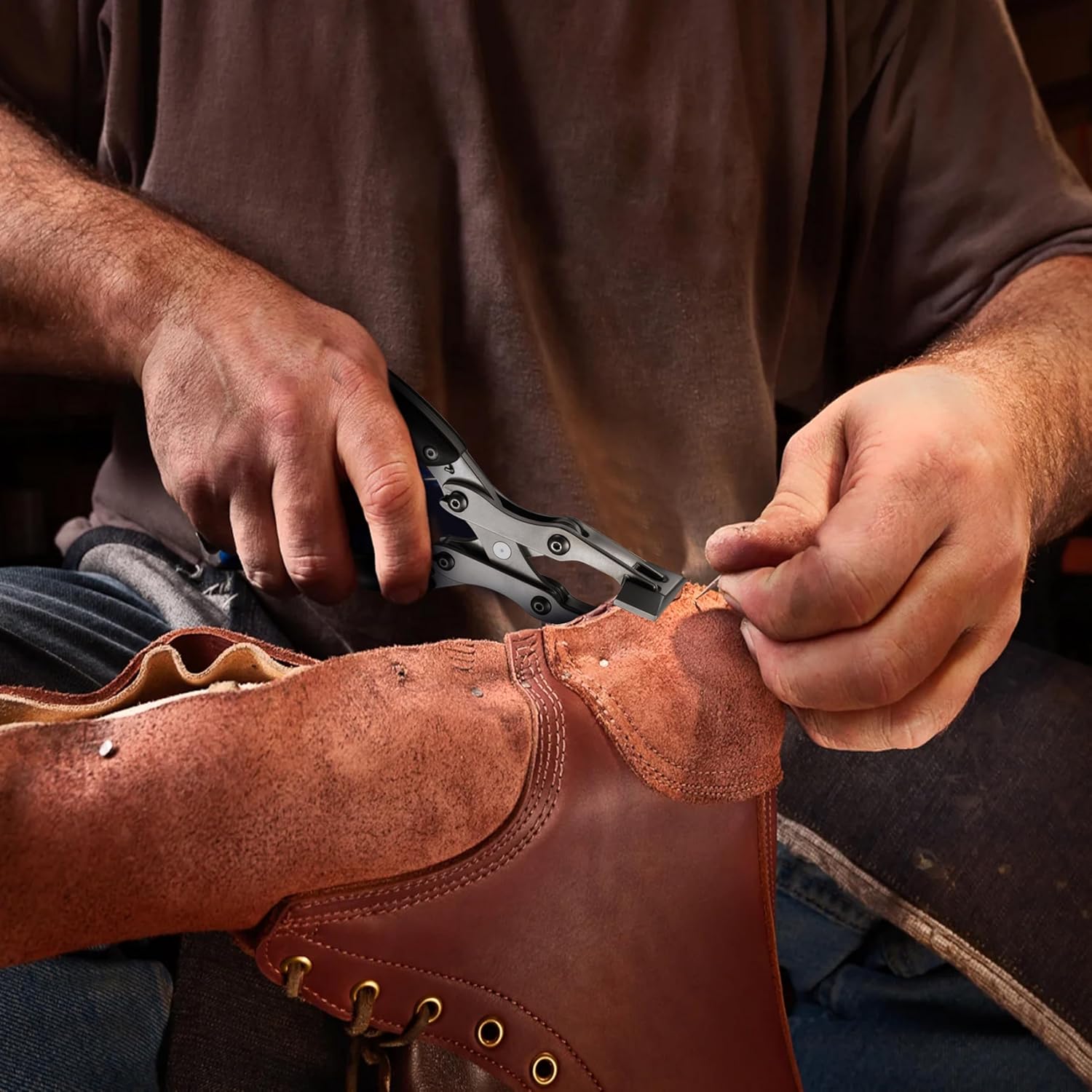 Leather Flat Plier 7.5 inch Flat Nose Plier Wooden Handle Leather Work Clamp Press Parallel + Cross Structure for Crafting DIY Projects