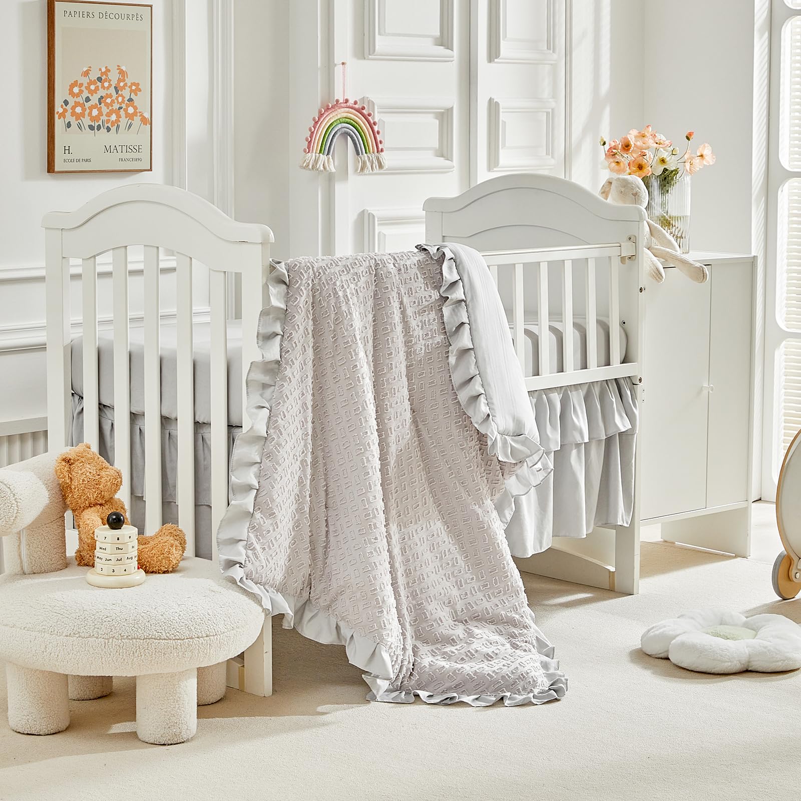Juego de ropa de cama de 3 piezas para cuna con flecos de volantes, edredón gris con volantes con sábana bajera y falda de cama, suave y bordado, diseño jacquard bohemio Shabby Chic para bebés niños y