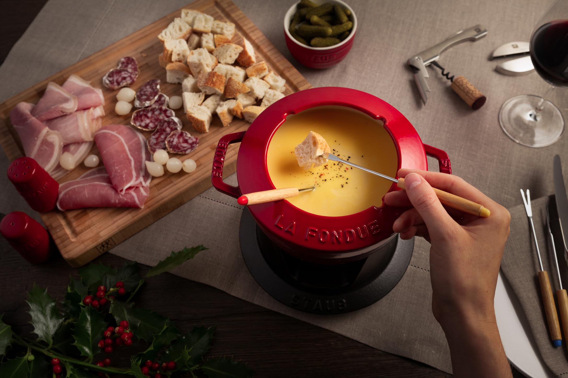 Amazon.com: STAUB Cast Iron Fondue Set with 6 Fondue Forks, for