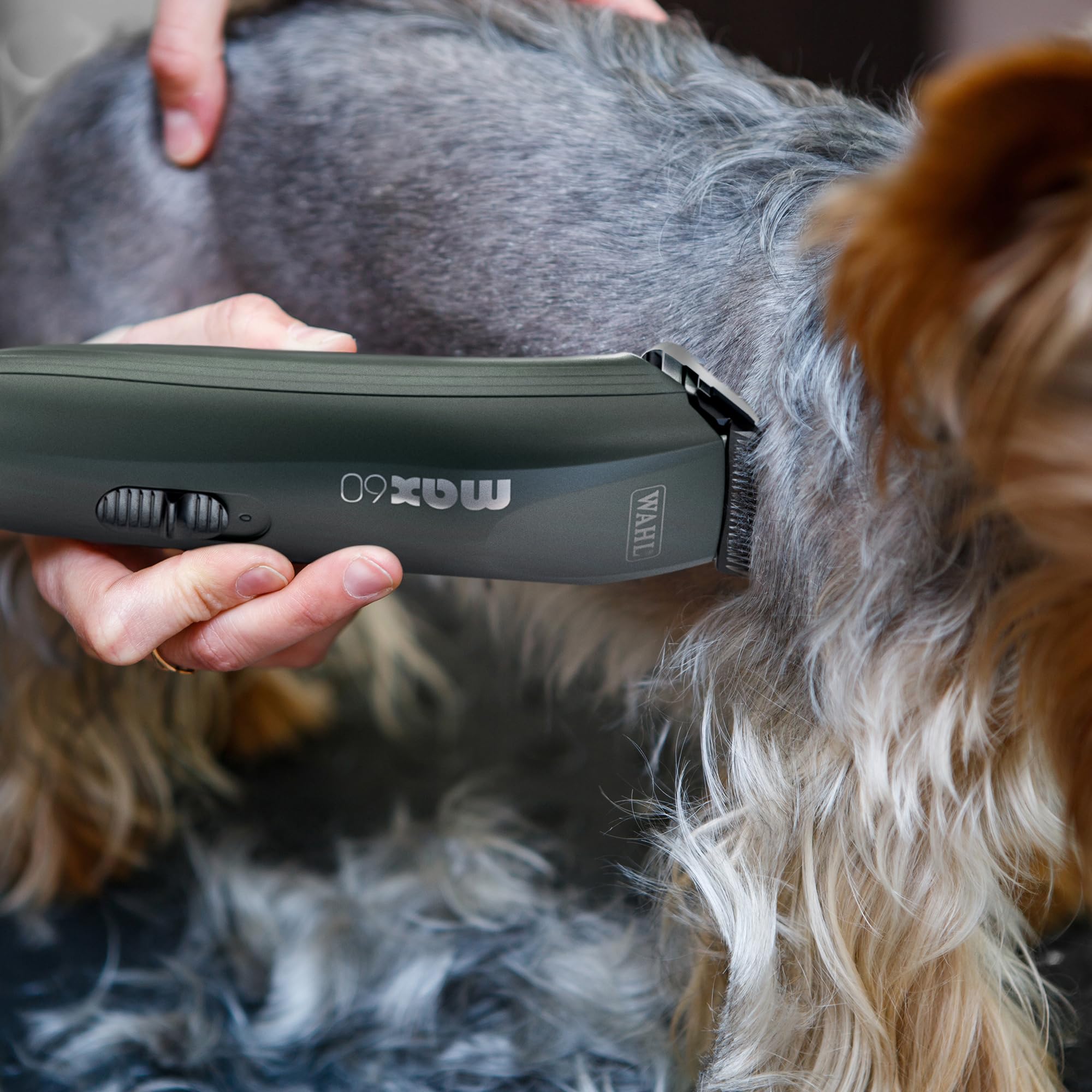 WAHL Animal Clipper Kit Max 60 + Pocket Pro, Tosatrice e trimmer per animali, strumenti per la toelettatura degli animali domestici, tutti i tipi di pelo, basse vibrazioni, leggera, nera
