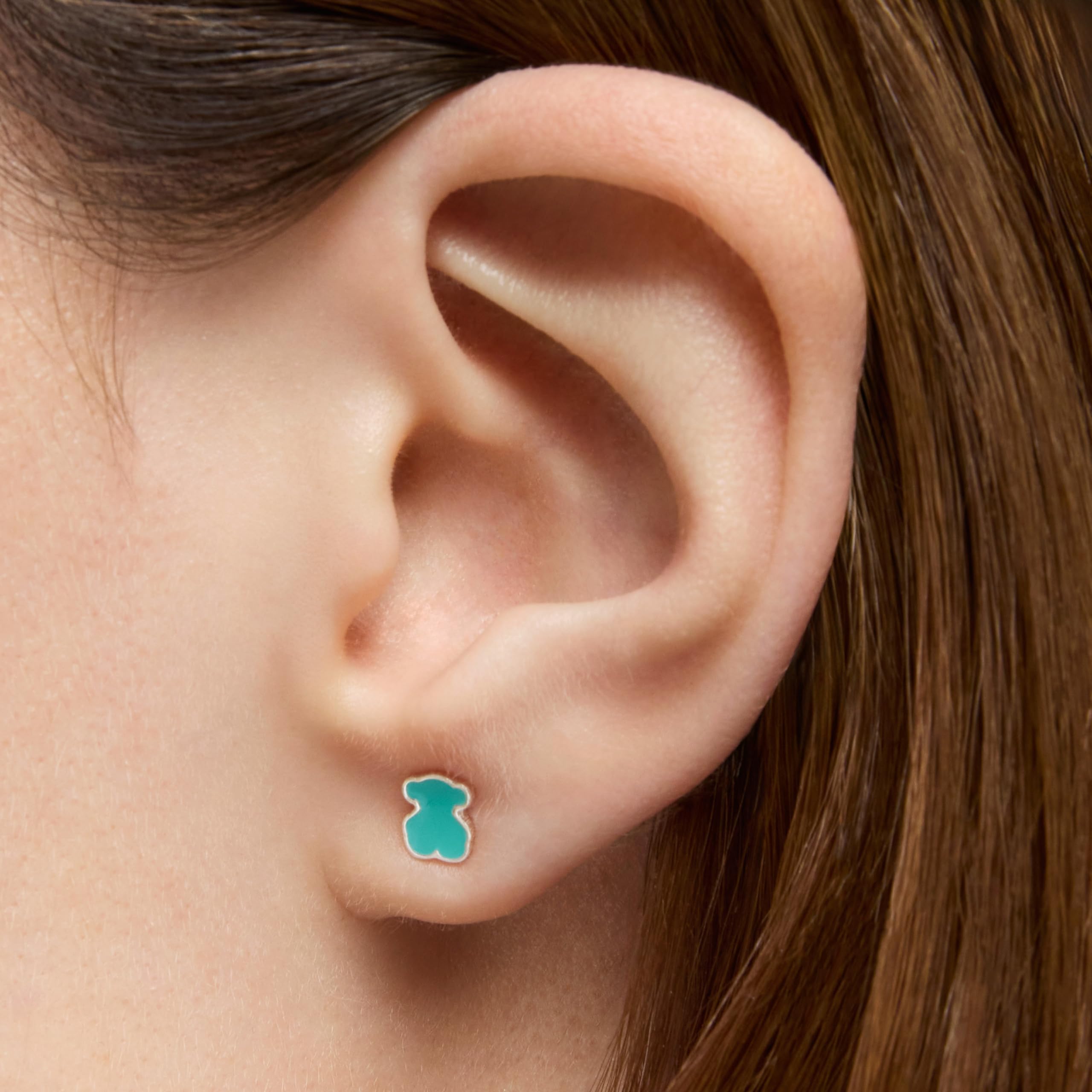 TOUS Pendientes de Plata de Primera Ley para Mujer con Motivo Oso de 0.6 cm y Cierre de Presión, Simple y Versátil, Colección Muffin