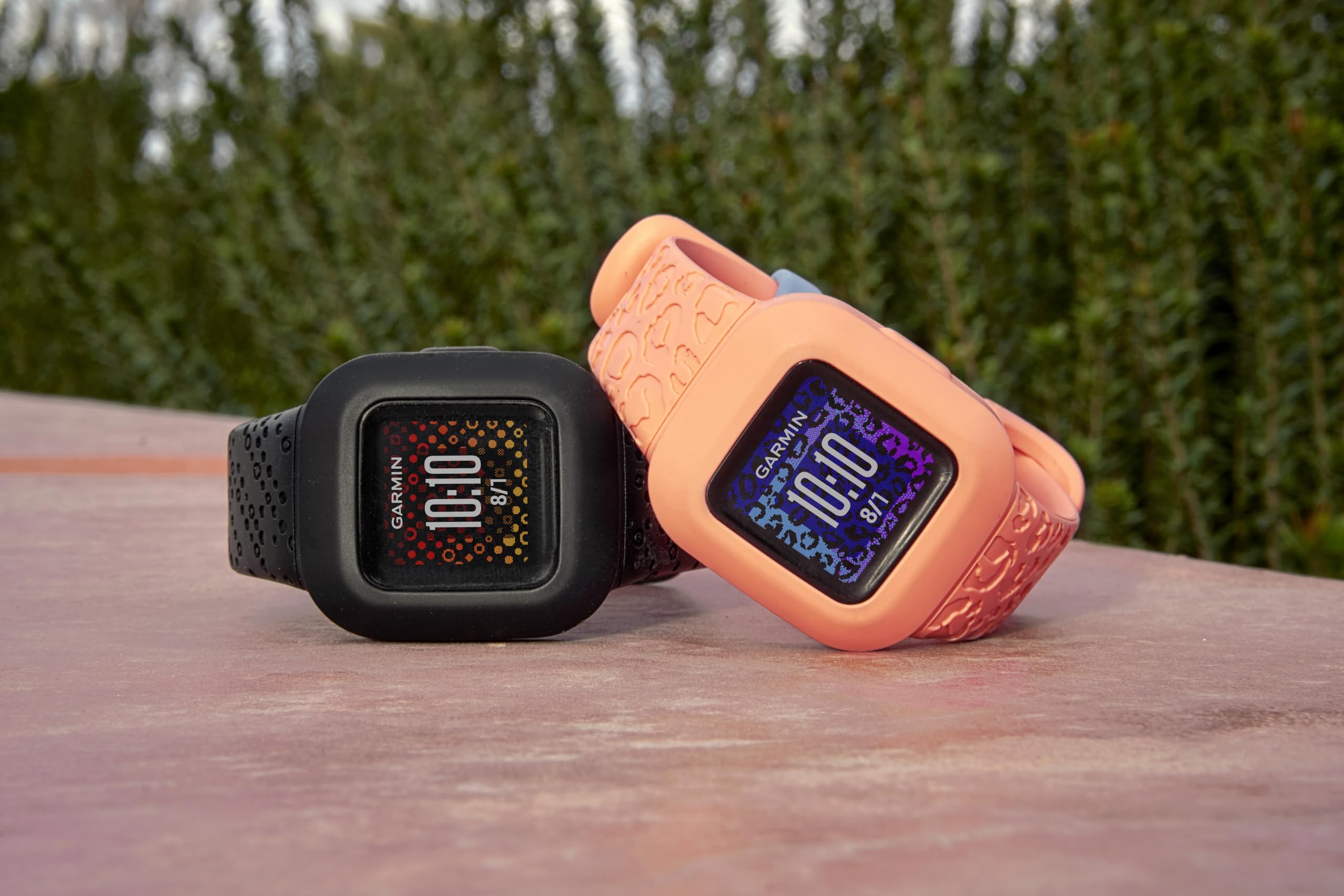Garmin vívofit jr. 3 – wasserdichter, digitaler Aktivitätstracker für Kinder ab 4 Jahren, Schrittzähler, 1,4 cm Display, Notfallkontakt, bis zu 1 Jahr Batterielaufzeit, Abenteuerwelt & Quiz
