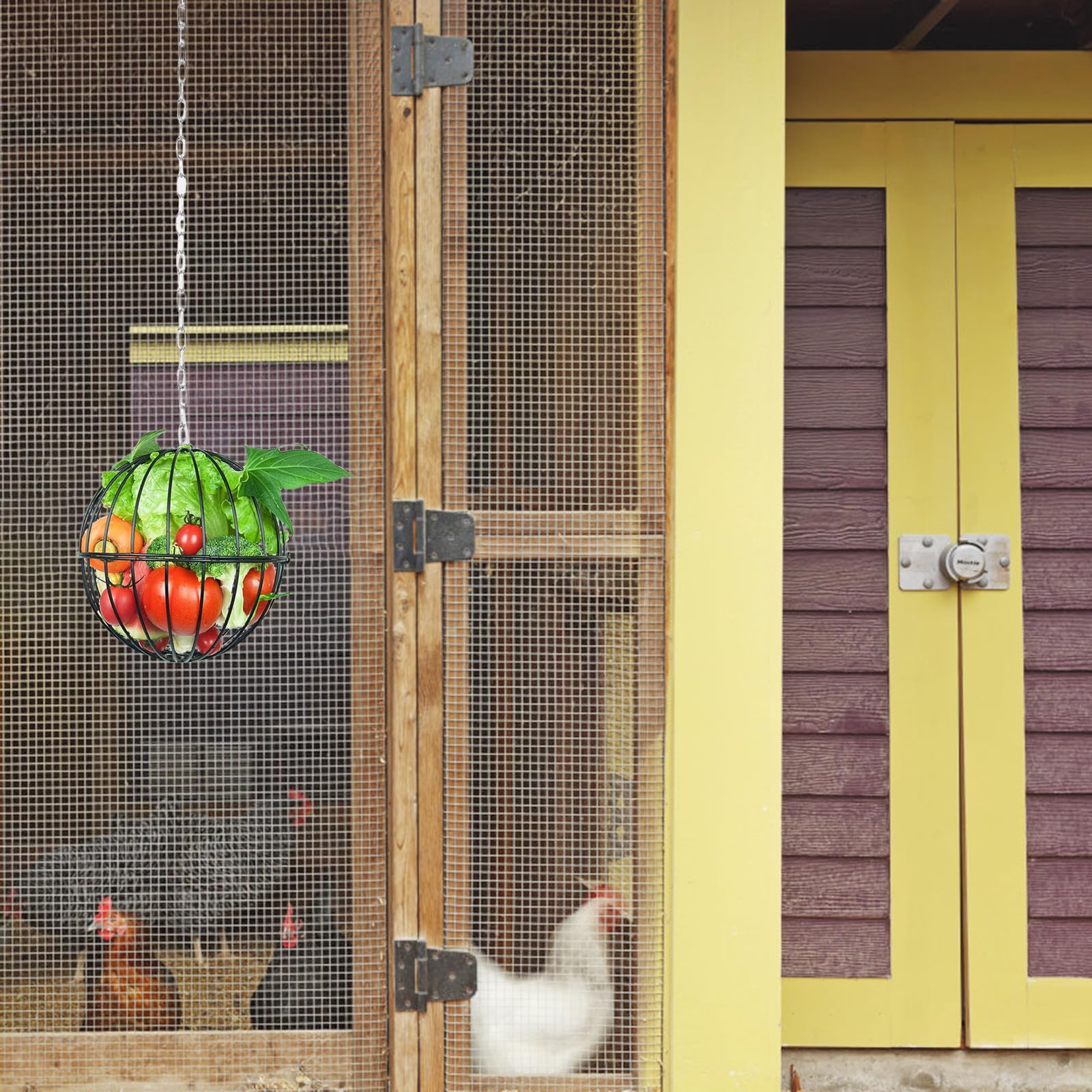 KICHOUSE Mangiatoia sospesa per polli, grande cestino per verdure e frutta per pollame da 7,5 pollici con catena per appenderla, palline di verdure per combattere la noia di polli, galline, anatre e
