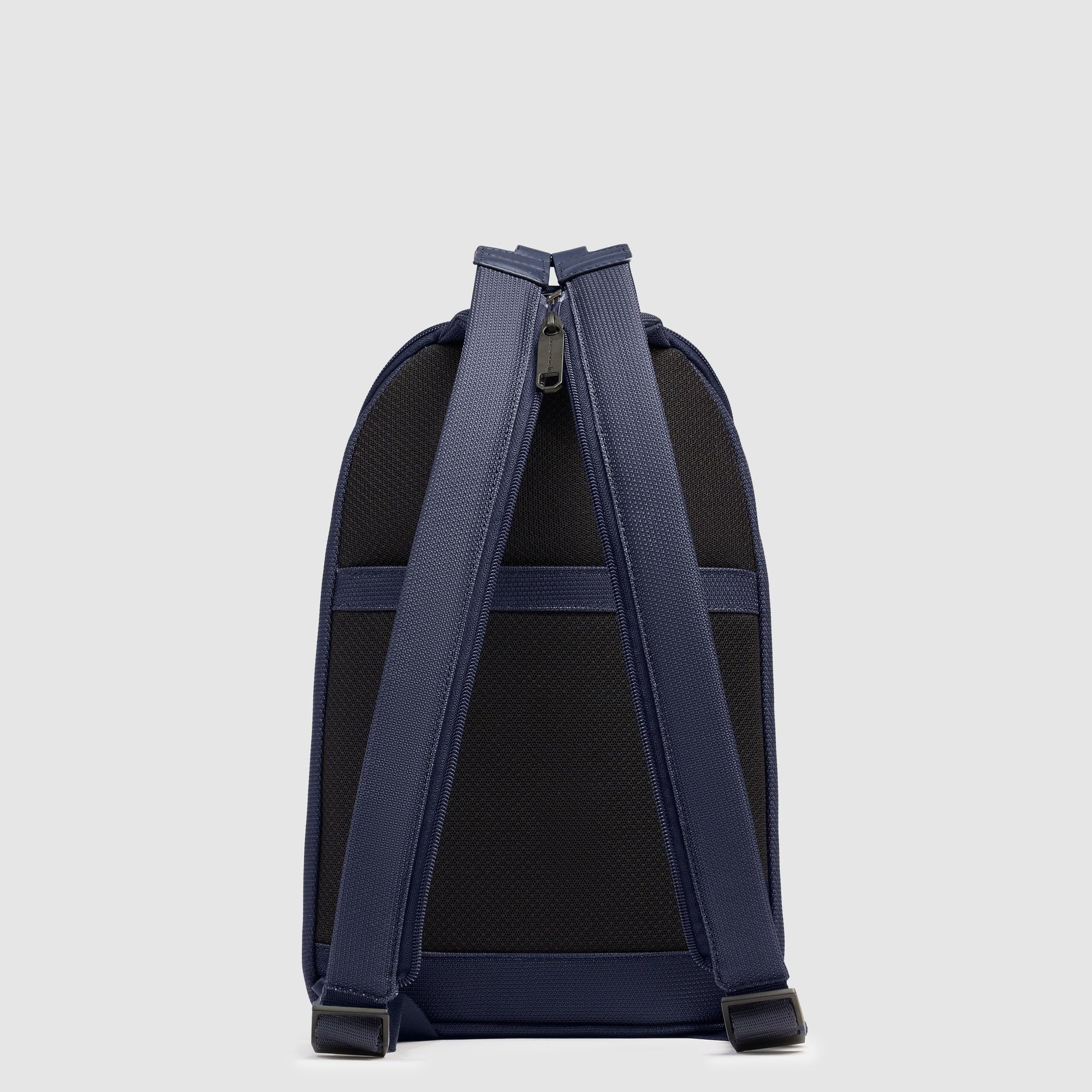 Piquadro Sling bag mit Rucksack-Option aus recycled Stoff Mann Leder und Stoff blau
