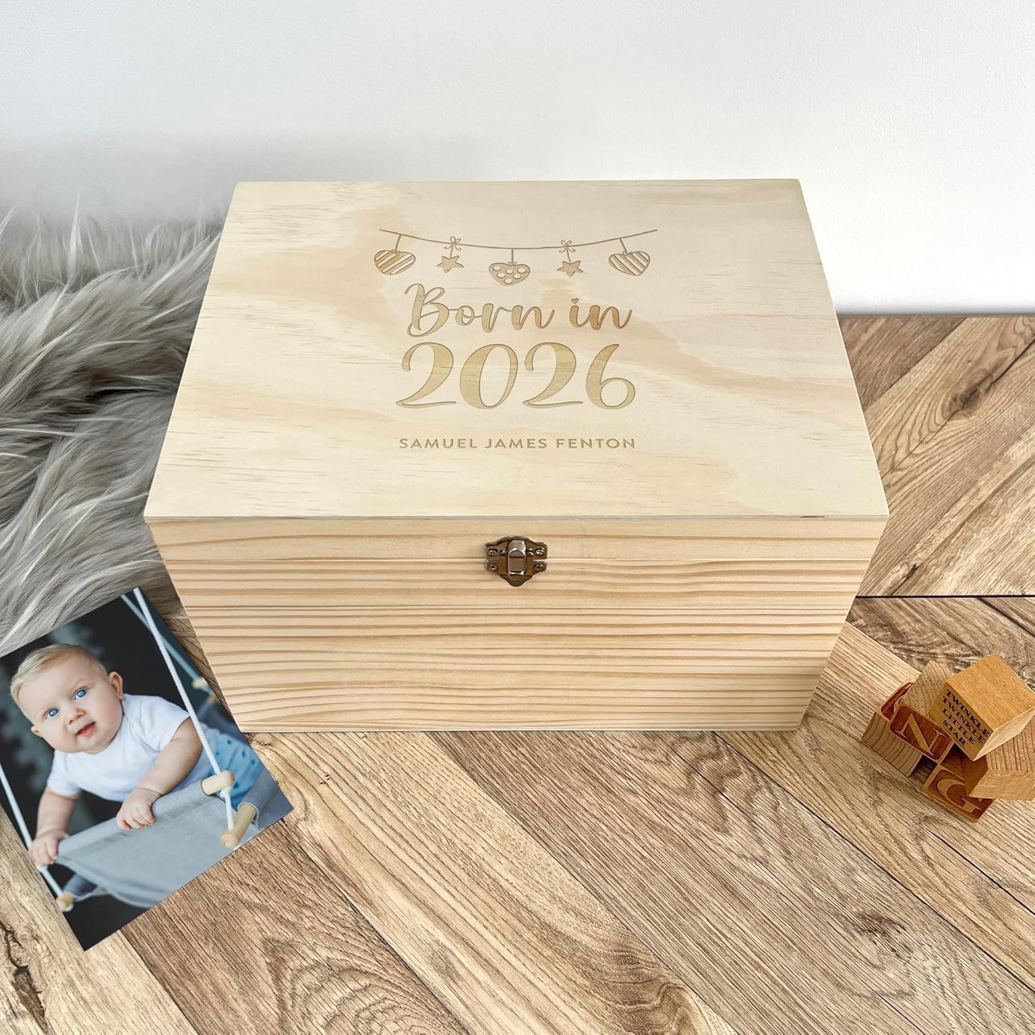 Caja de madera personalizada para bebé "Born In 5,146.0 cm | Caja de recuerdos de bebé con guirnalda floral grabada | Nombre personalizado y detalles de nacimiento | Regalo de bautizo y bautismo 2026