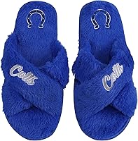 Vista 18 de FOCO Pantuflas deslizantes cruzadas mullidas con logotipo de texto del equipo NFL para mujeres