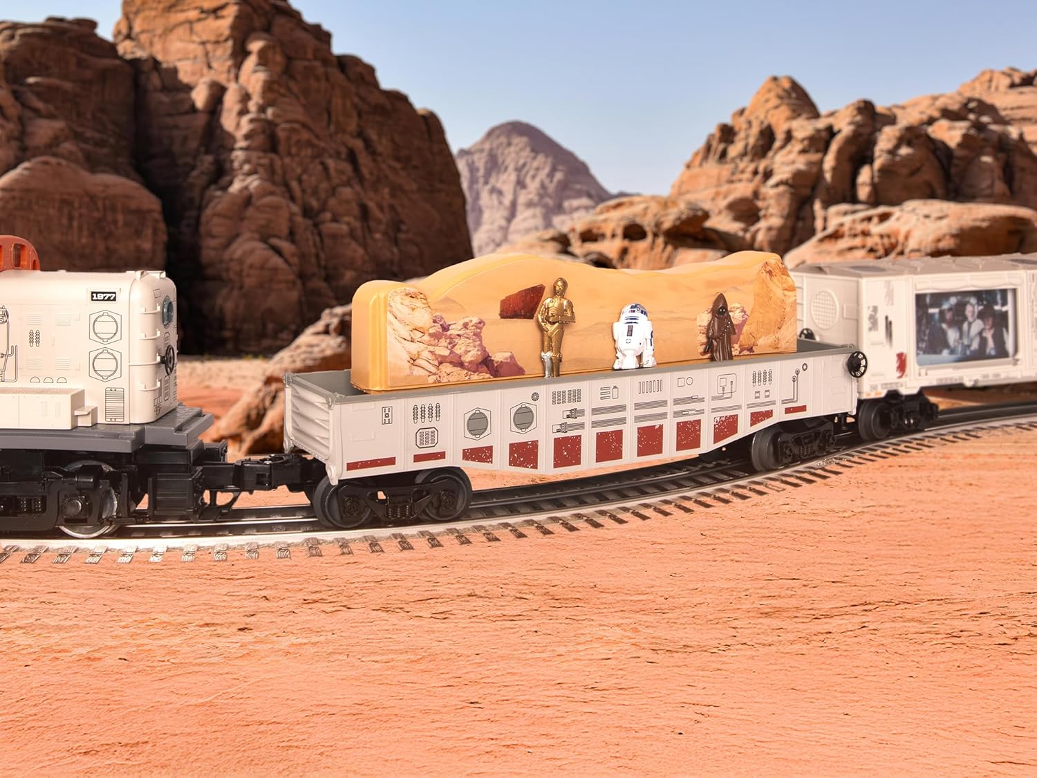 Lionel Star Wars R2-D2 & C-3PO Chasing Gondola Car O Gauge Train Car – Animated Droids & Jawa Moving Figures, Operating Couplers, Diecast Trucks, Model Train Accessory, Ages 14+