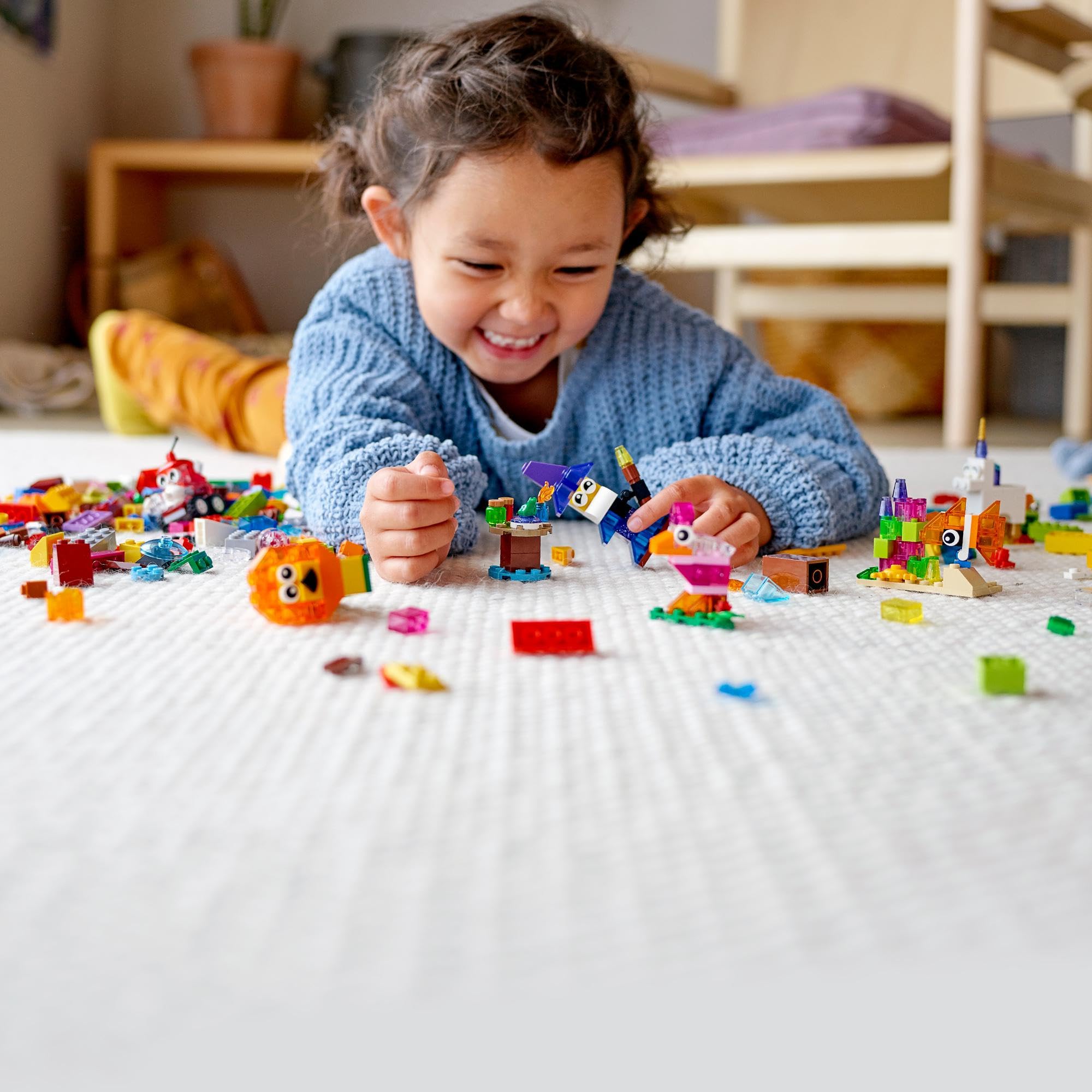 LEGO Classic Ladrillos Creativos Transparentes, Juego de Construcción para Hacer Figuras de Animales de Juguete o Vehículos, Regalo para Niños y Niñas de 4 Años o Más 11013