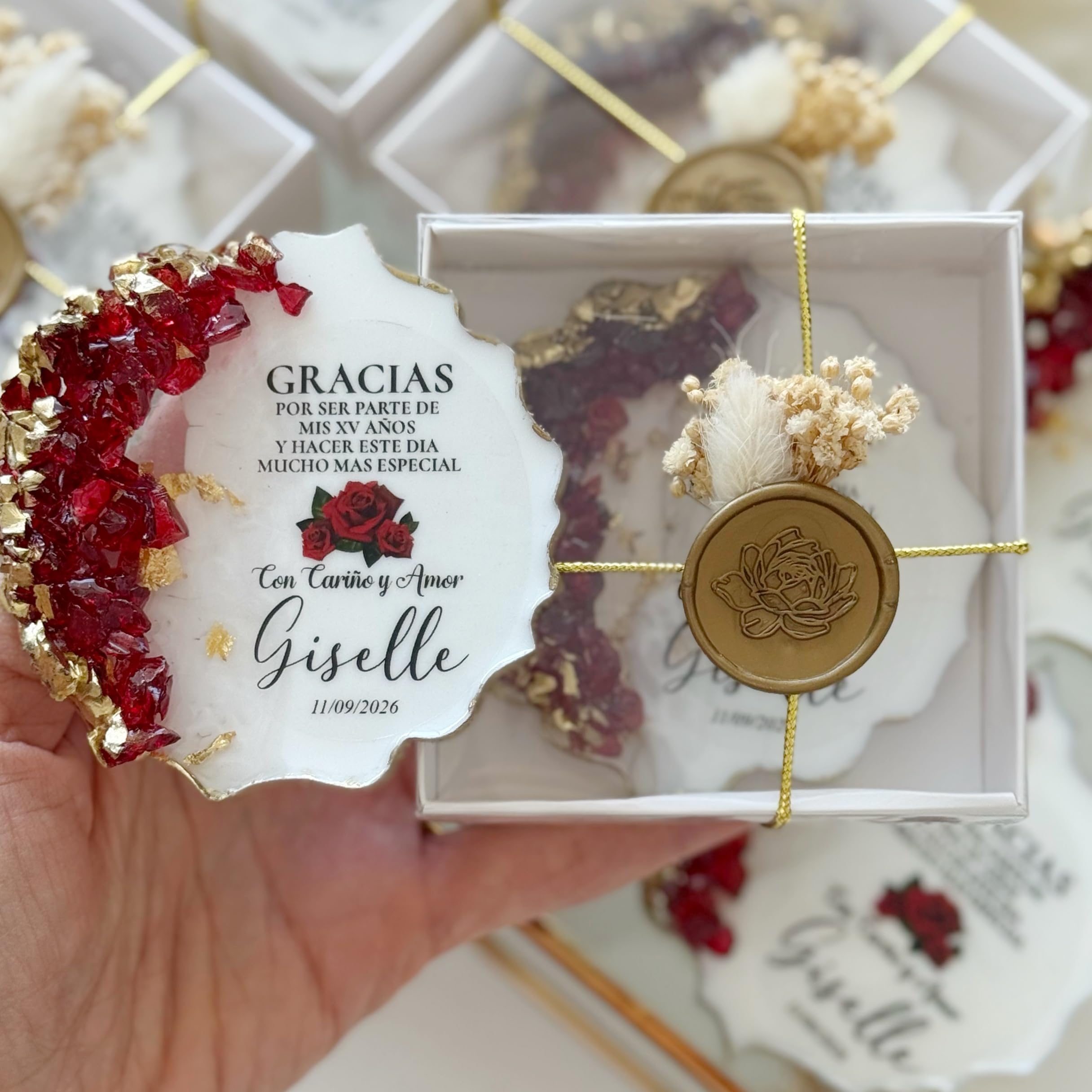 Personalisierte Quinceañera Gastgeschenke, Sweet 15 Partygeschenke für Gäste, Individuelle Epoxidharz Erinnerungsstücke mit Blumen & Wachssiegel, Mis XV Años Geschenk (30 Stück mit Geschenkbox)