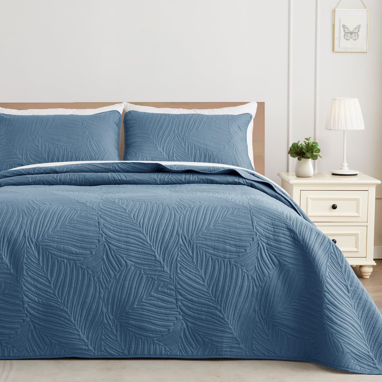 Exclusivo Mezcla King Size Quilt Bedding Set, Lightweight Bluish Grey Quilts King Size for All Seasons, Soft Microfiber Bedspreads Coverlets Bed Cover with Leaf Pattern, 3 PieceOEKO-TEX STANDARD 100