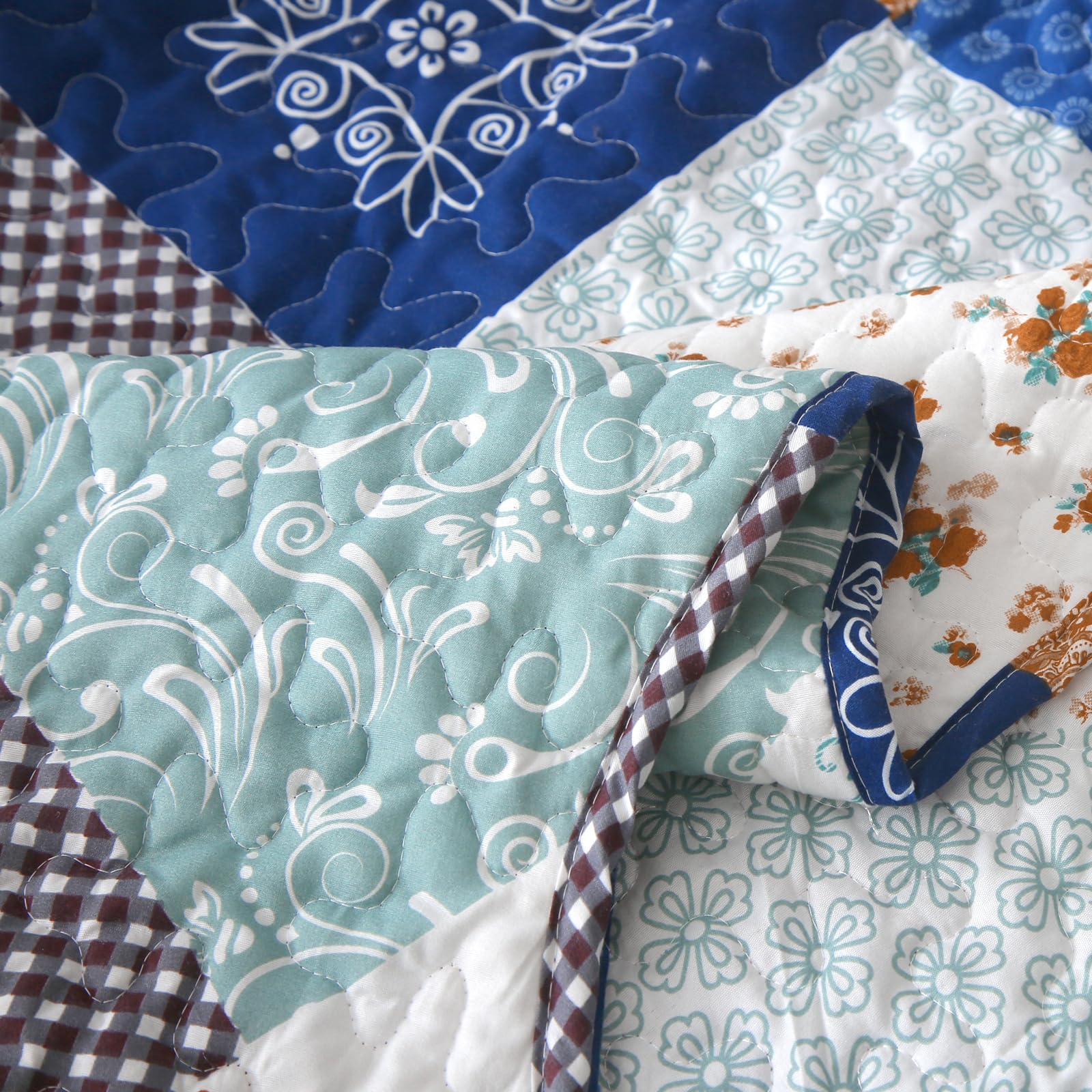 WONGS BEDDING Dessus de lit de 220 x 240 cm, carrés de patchwork matelassés à motif floral, en microfibre, avec 2 taies d'oreiller de 50 x 75 cm, bleu