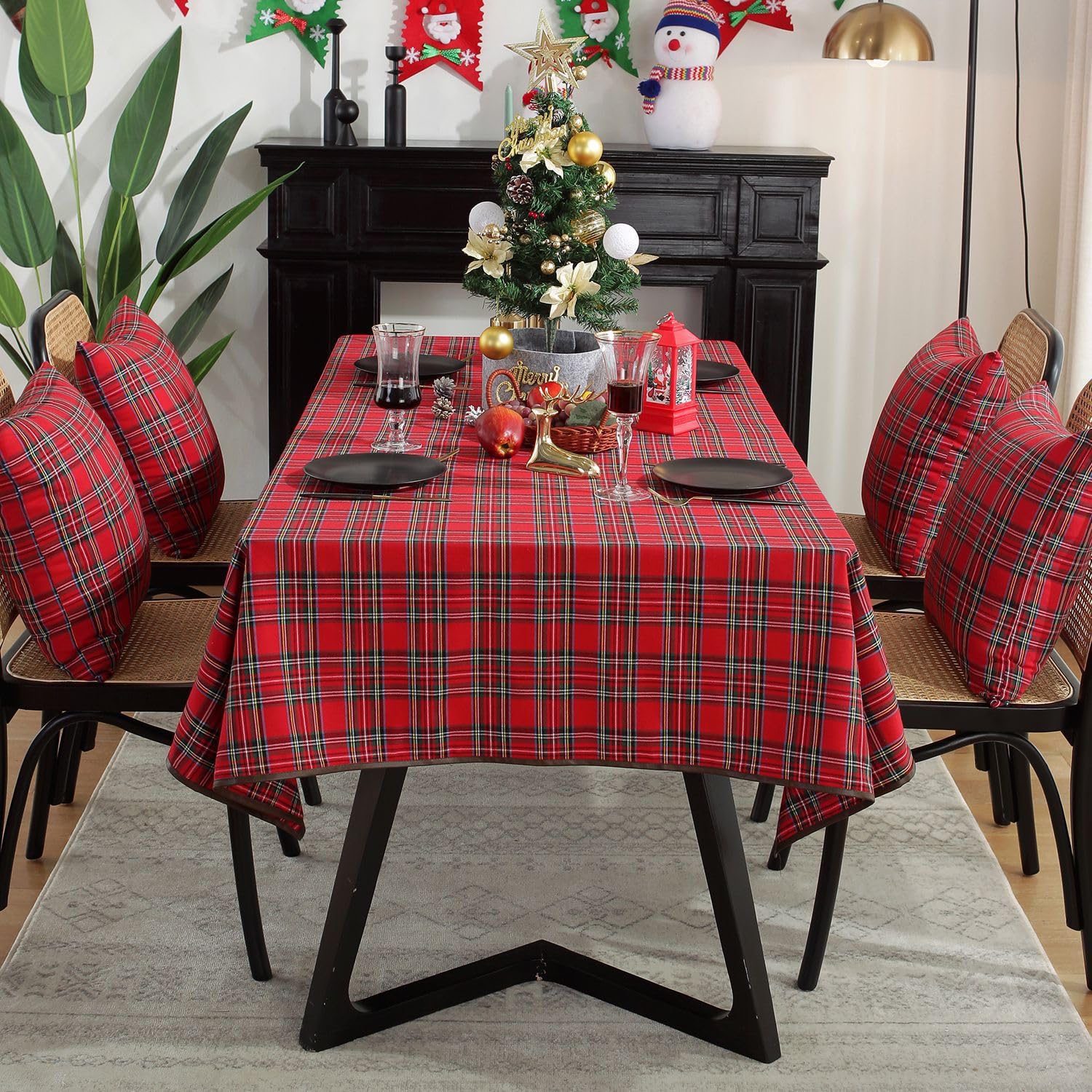 Nappe de Noël à carreaux - Décoration de table de Noël - Décoration de table à manger (carreaux rouges, 140 x 218,4 cm)