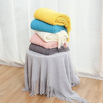 Amazon｜スローブランケット、ソリッドカラーロンバスフリンジ