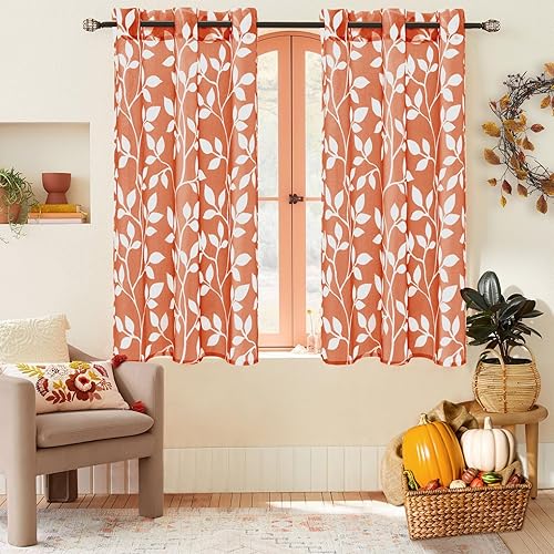 XTMYI Cortinas cortas de color naranja quemado para ventana de baño, cocina, decoración de calabaza, patrón de hojas blancas, cortina floral de