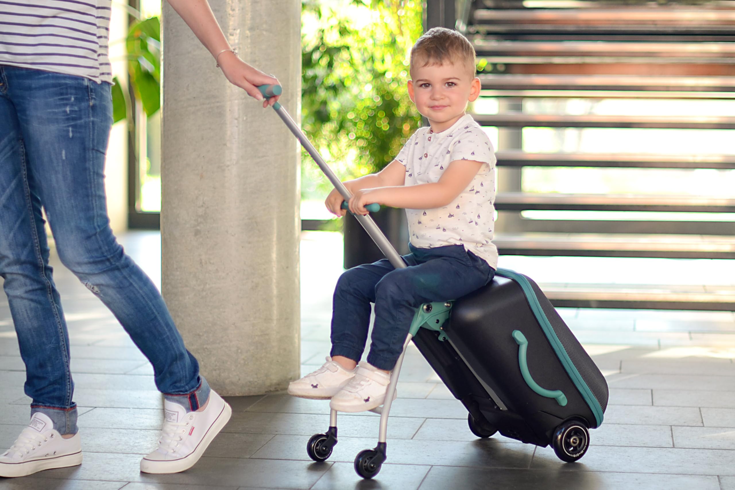 BÉABA - Valigia rigida 2 in 1 con Seggiolino per Bambini, A partire dai 4 anni, Scalabile, Ampia Apertura, Capacità 22L, Diversi Scomparti, Pratica e Maneggevole, Luggage Eazy
