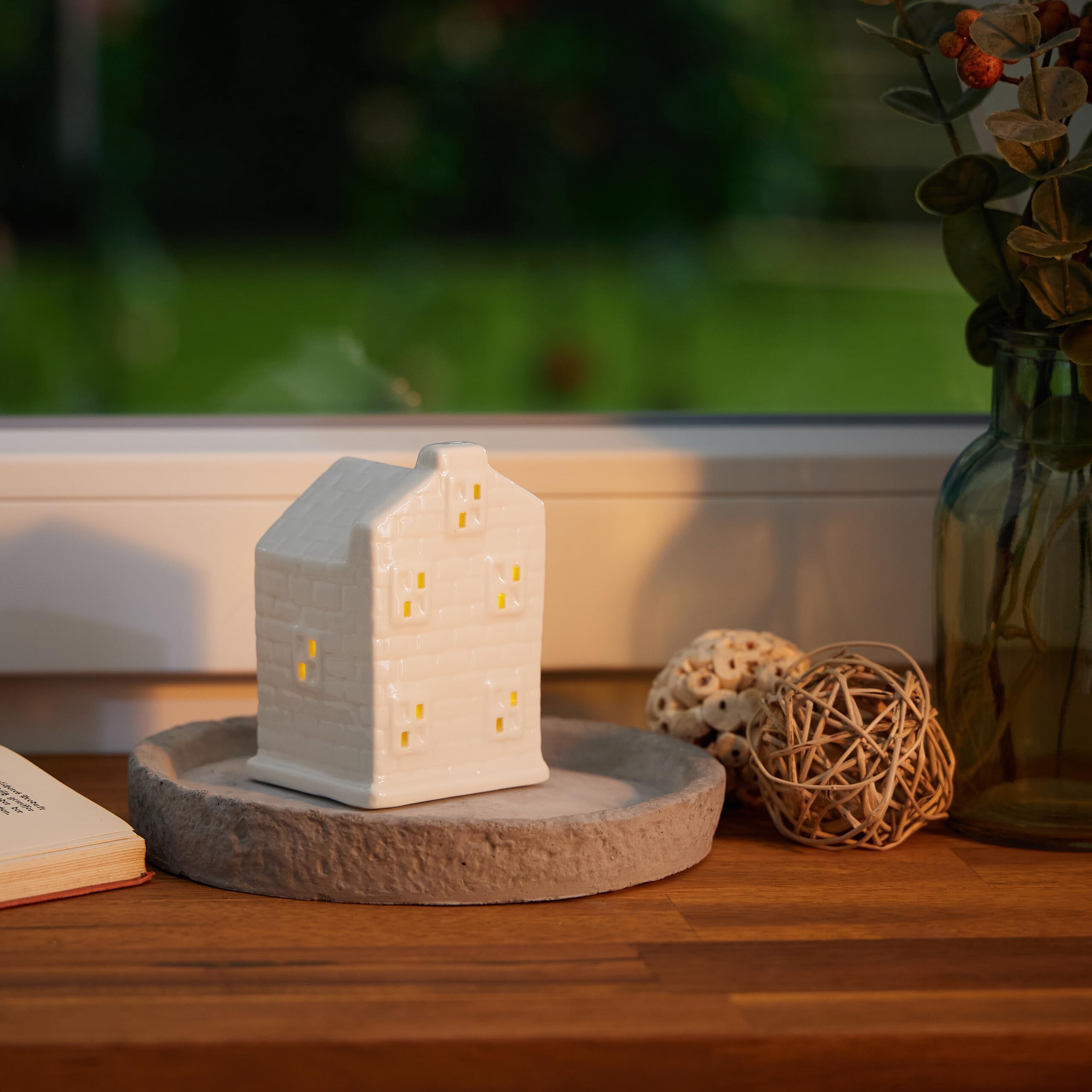 Relaxdays Casetta Portacandele in Ceramica, Casa Luminosa Porta-Tealight, per 1 Candelina, HLP: 11 x 7 x 6,5 cm, Bianco