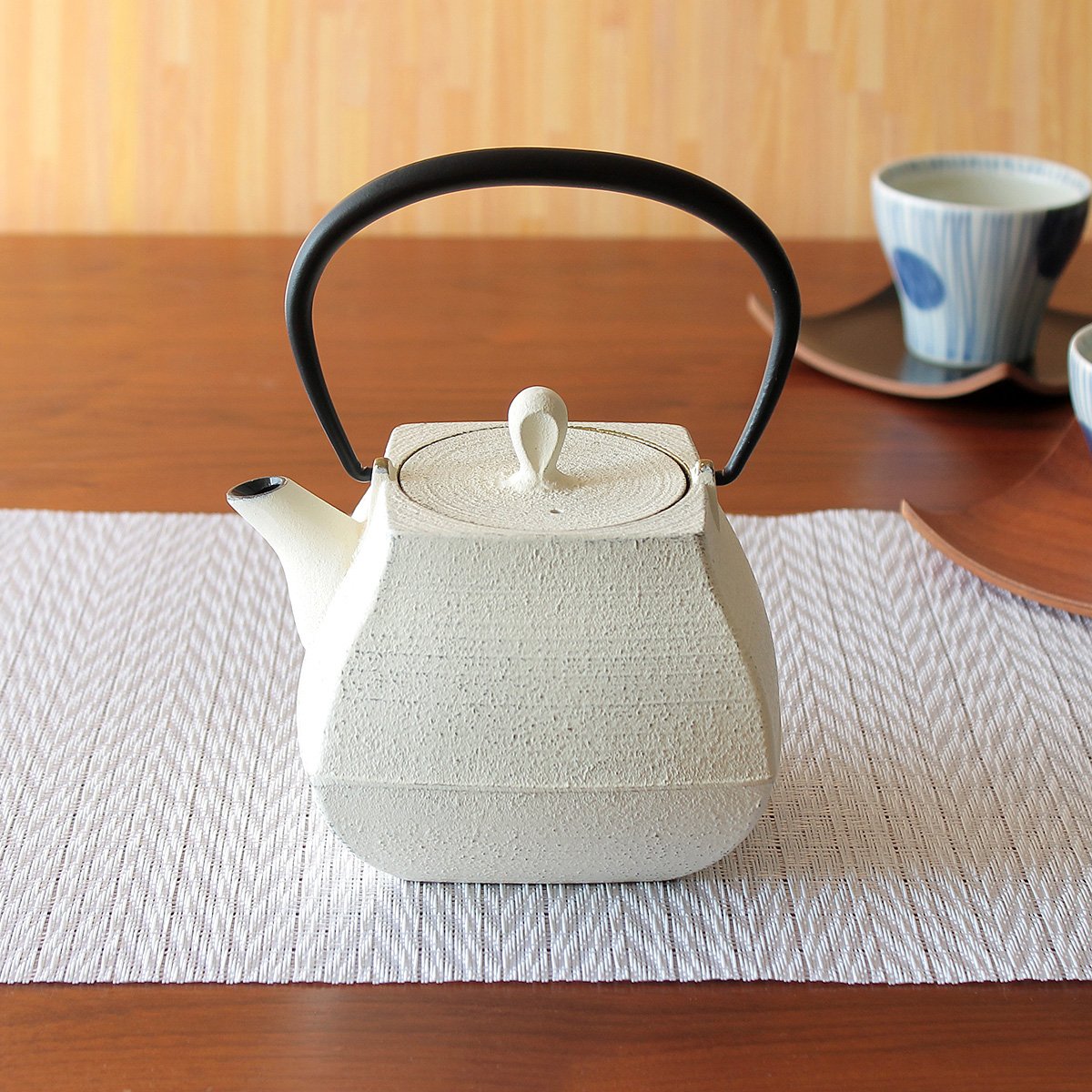 Amazon.co.jp: 南部鉄器 急須 : 壱鋳堂 ティーポット石庭 Sekitei 0.7L