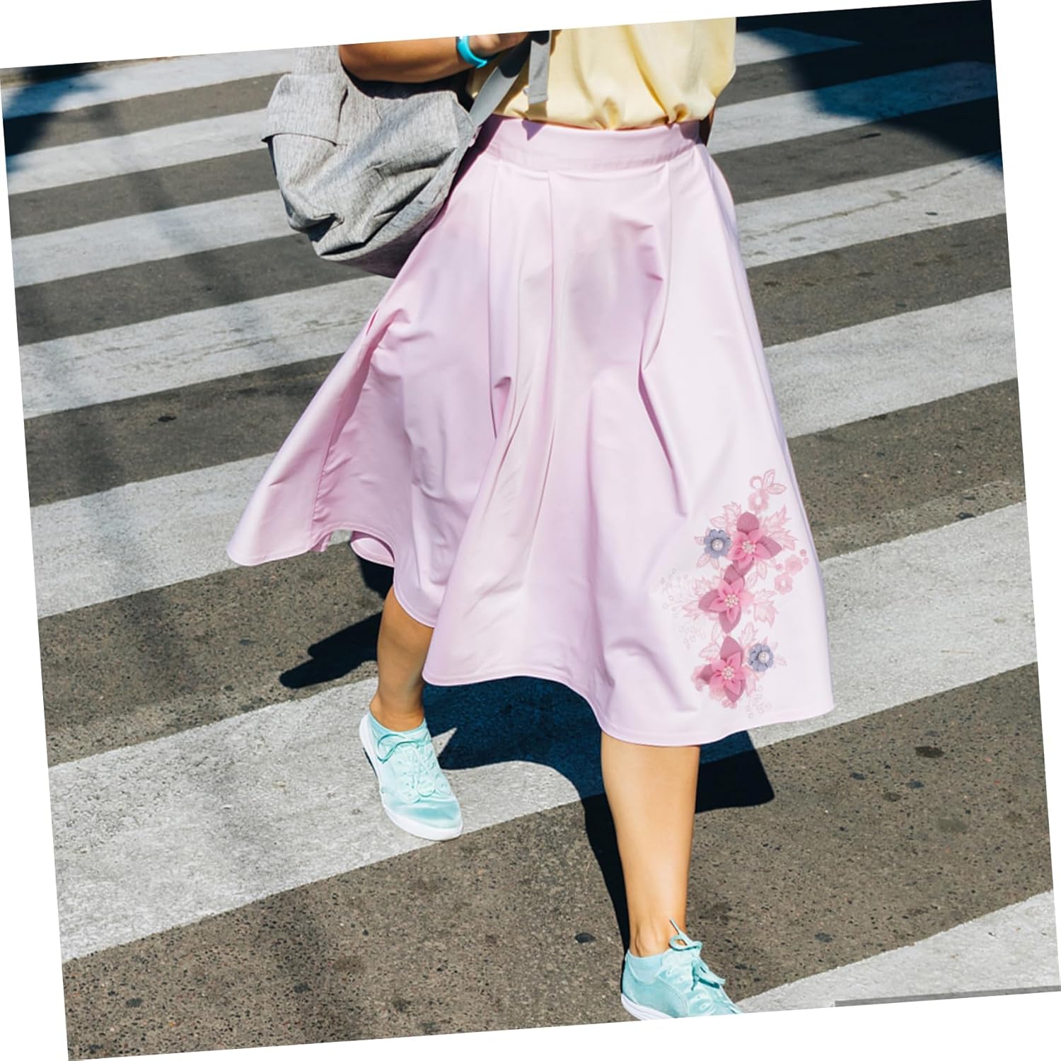 洋服用アップリケ、刺繍入りフラワー生地パッチ、ハンドメイドフラワーパッチステッカーとレースデザイン2枚