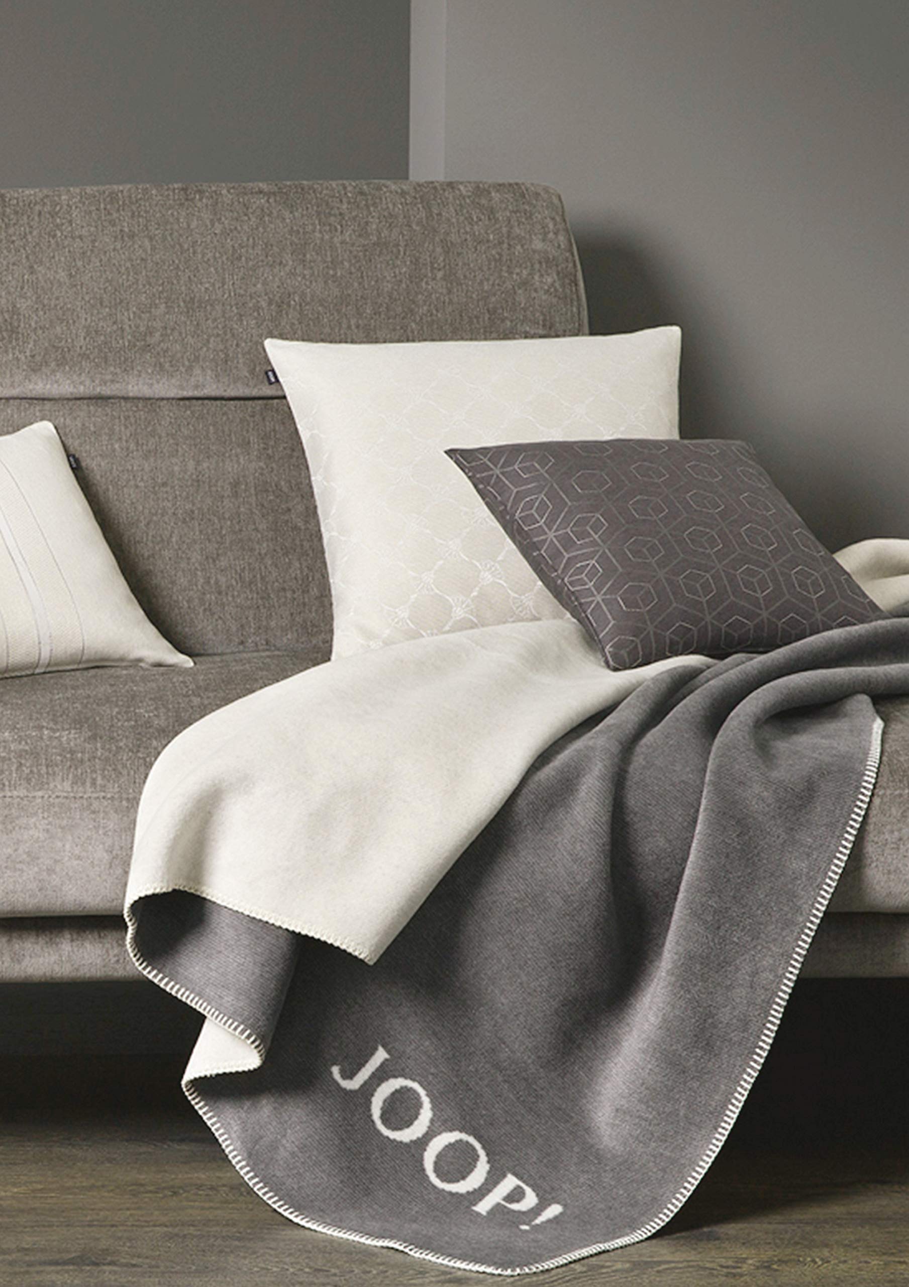 Joop!® Melange-Doubleface I flauschig-weiche Kuscheldecke Graphit-Ecru I Wohndecke aus Baumwoll-Mischgewebe in Melange-Optik I Tagesdecke 150x200cm | nachhaltig produziert in Deutschland I Öko-Tex