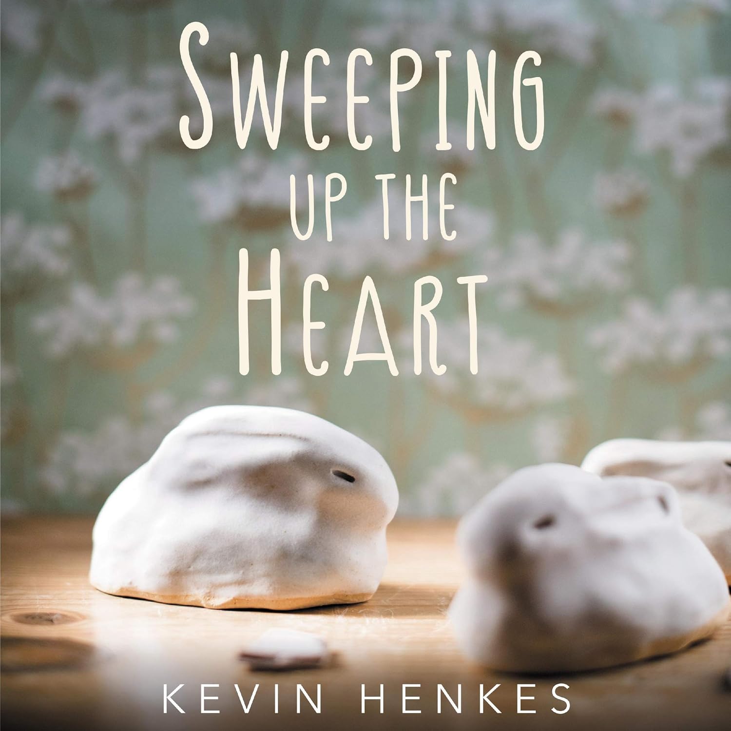 Sweeping Up the Heart Henkes, Kevin, Flanagan, Lisa Amazon.in Books