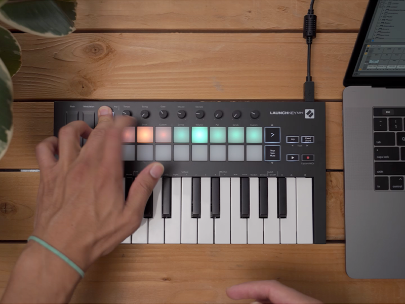 Novation Launchkey Mini [MK3] — Controlador de teclado MIDI de 25