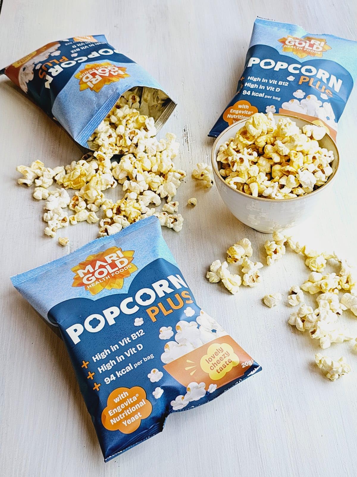 Popcorn Plus z drożdżami odżywczymi Engevita 20 g - wegańskie i bezglutenowe - bogate w witaminę B12 i witaminę D (opakowanie 18 sztuk)