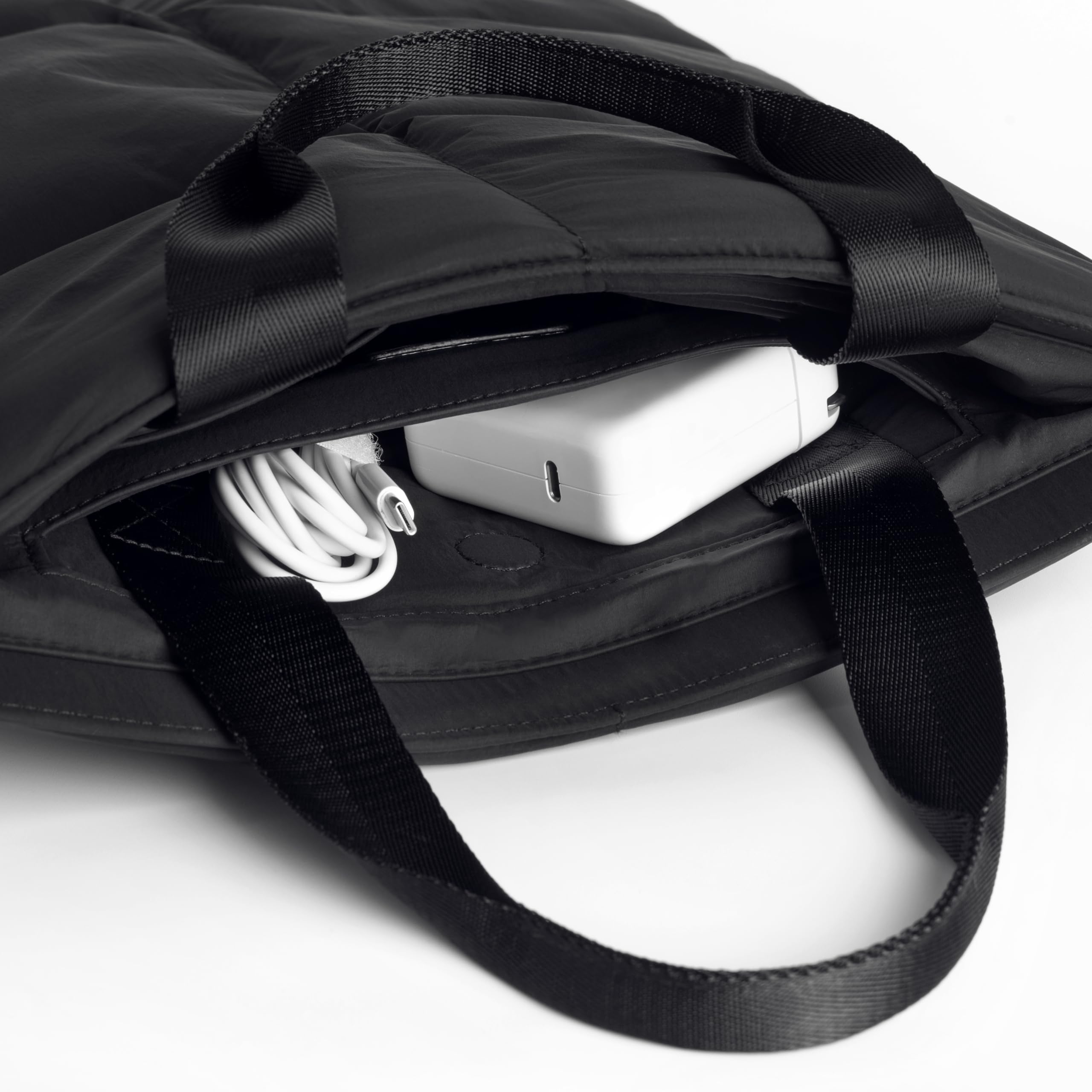 Comfyable Puffy Nylon Hidden Handle Sleeve per MacBook