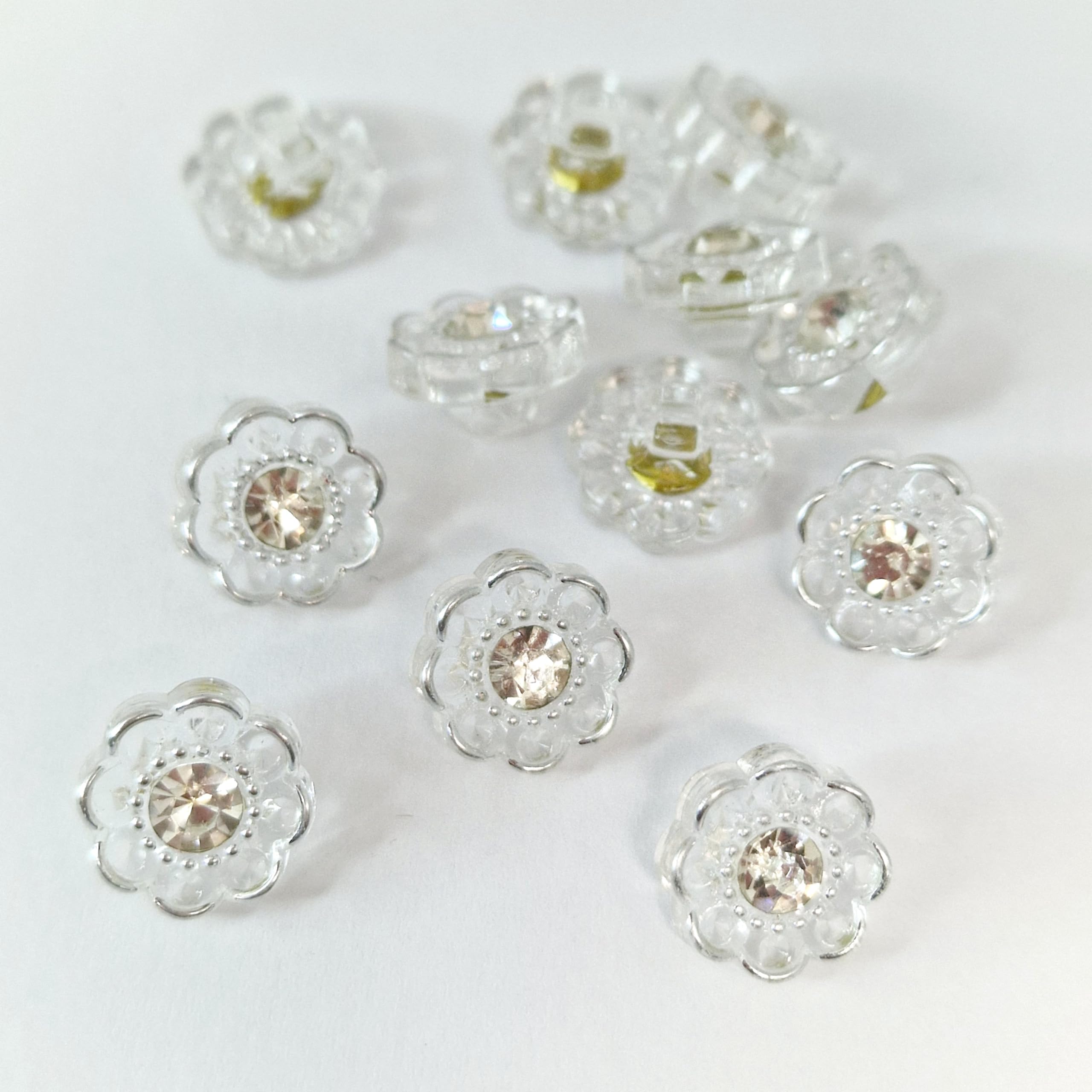MajorCrafts® 12pcs 12.5mm Elegant 1-Hole Shank Acrylic Sewing Buttons (Clear Silver B12)