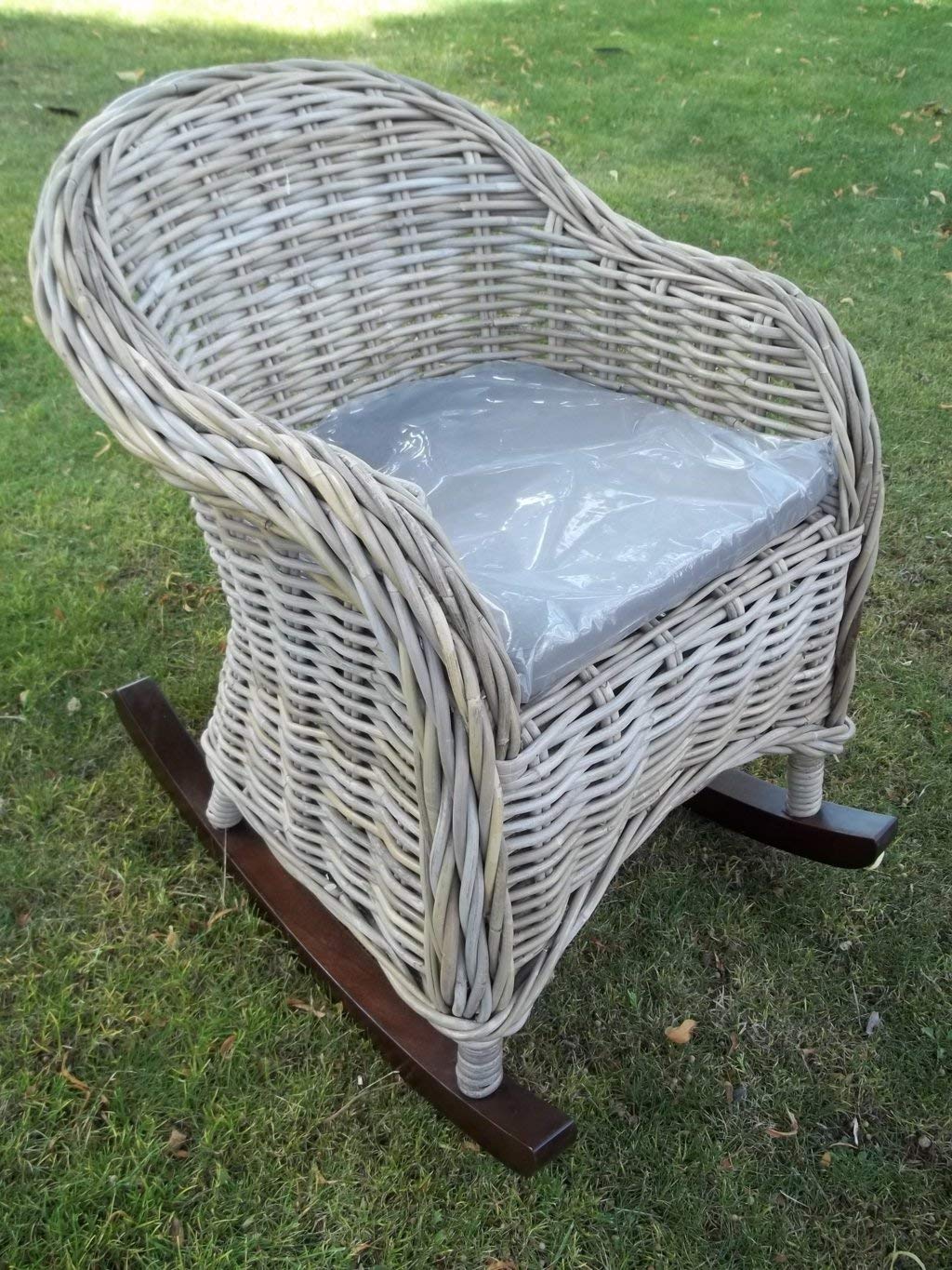 Sedia a dondolo junior in rattan e legno, esclusiva con cuscino