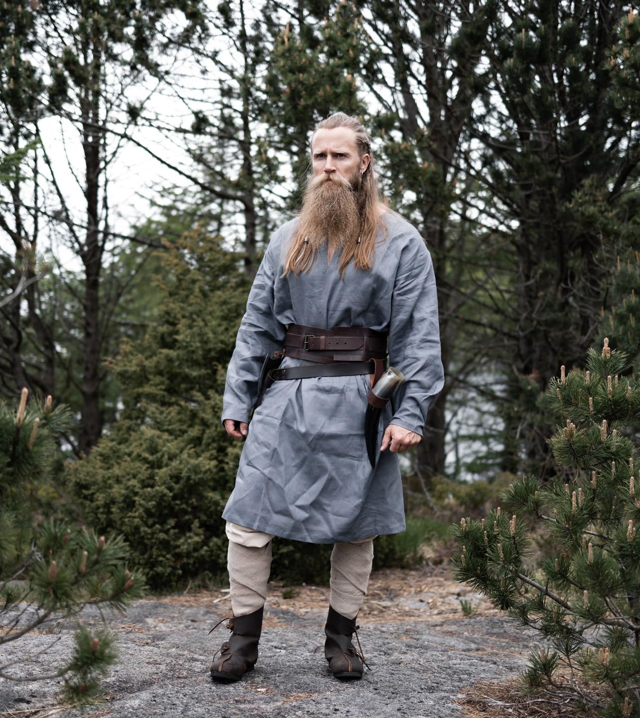 Leonardo Carbone® Túnica vikinga Halvar – Ropa medieval para hombre, camisa de lino para hombre, camisas informales de manga larga, disfraz de carnaval, túnica vikinga, ropa LARP – 100% lino