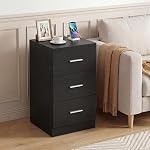 KOMFOTT Table de chevet avec station de recharge, Table de lit en bois avec 2 AC Des sorties, USB et Port de type C, stand de nuit moderne avec 3 Tiroirs pour Bureau de Chambre Petits espaces (Noir,2)