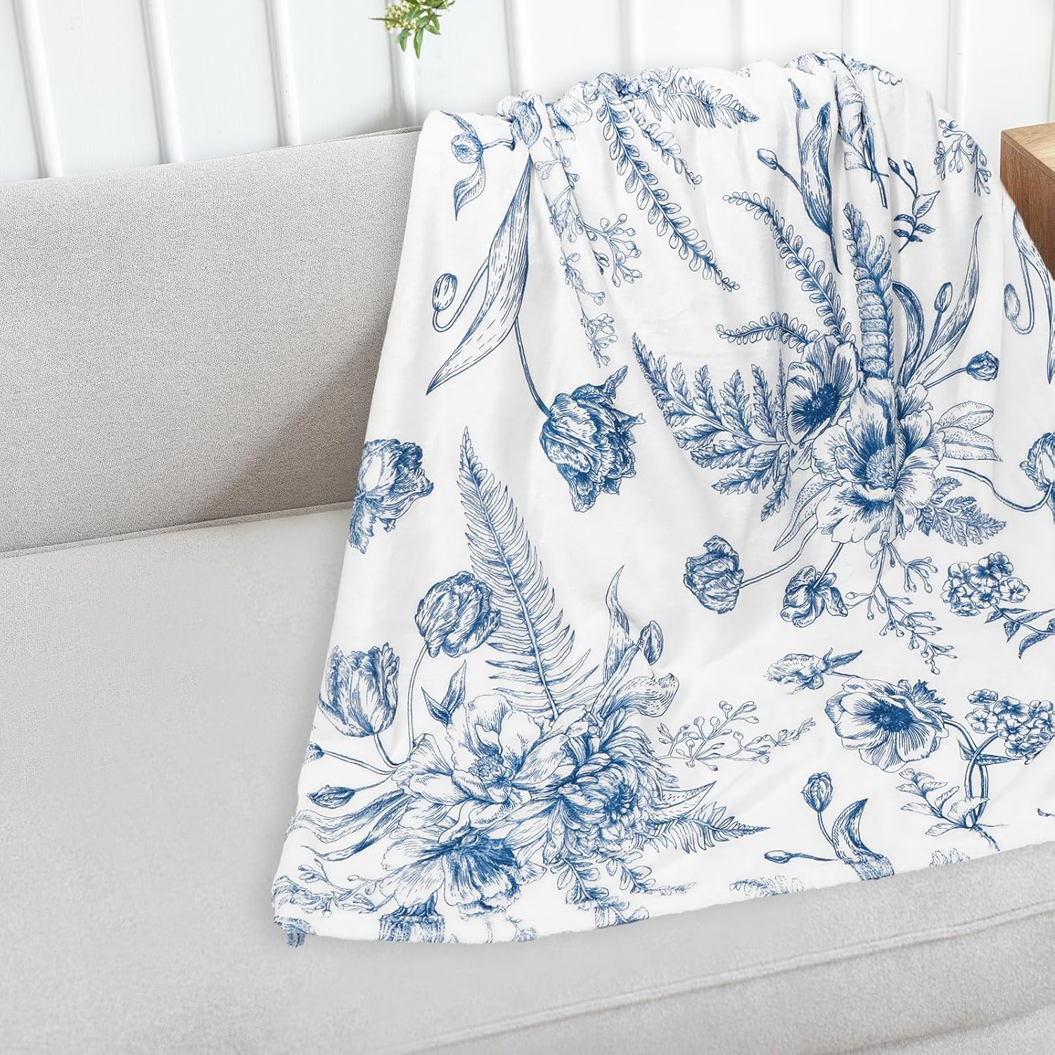 JarThenaAMCS Blue Floral Fuzzy Blanket Chinoiserie Flowers Throw Blanket Soft Cozy Flannel Blanket for Home Bed Sofa Couch Chair, 50 x 60 Inch - Image 3