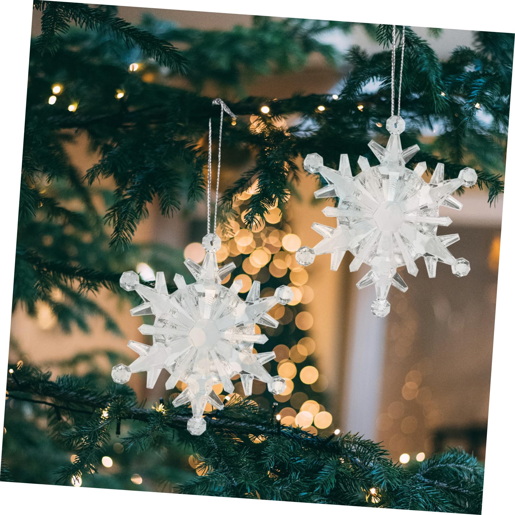 50 Stück Acryl Weihnachtsbaum Anhänger Schneeflocke Silberne Hängende Dekoration für Weihnachtsbaum und Fenster Zarte Weihnachtsdeko für Festliche Stimmung