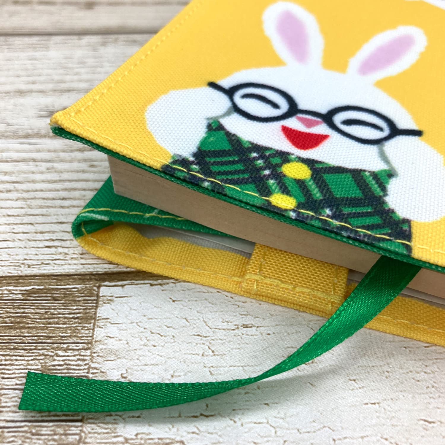 すずらんとへんてこうさぎ 文庫本サイズ ブックカバー ハンドメイド