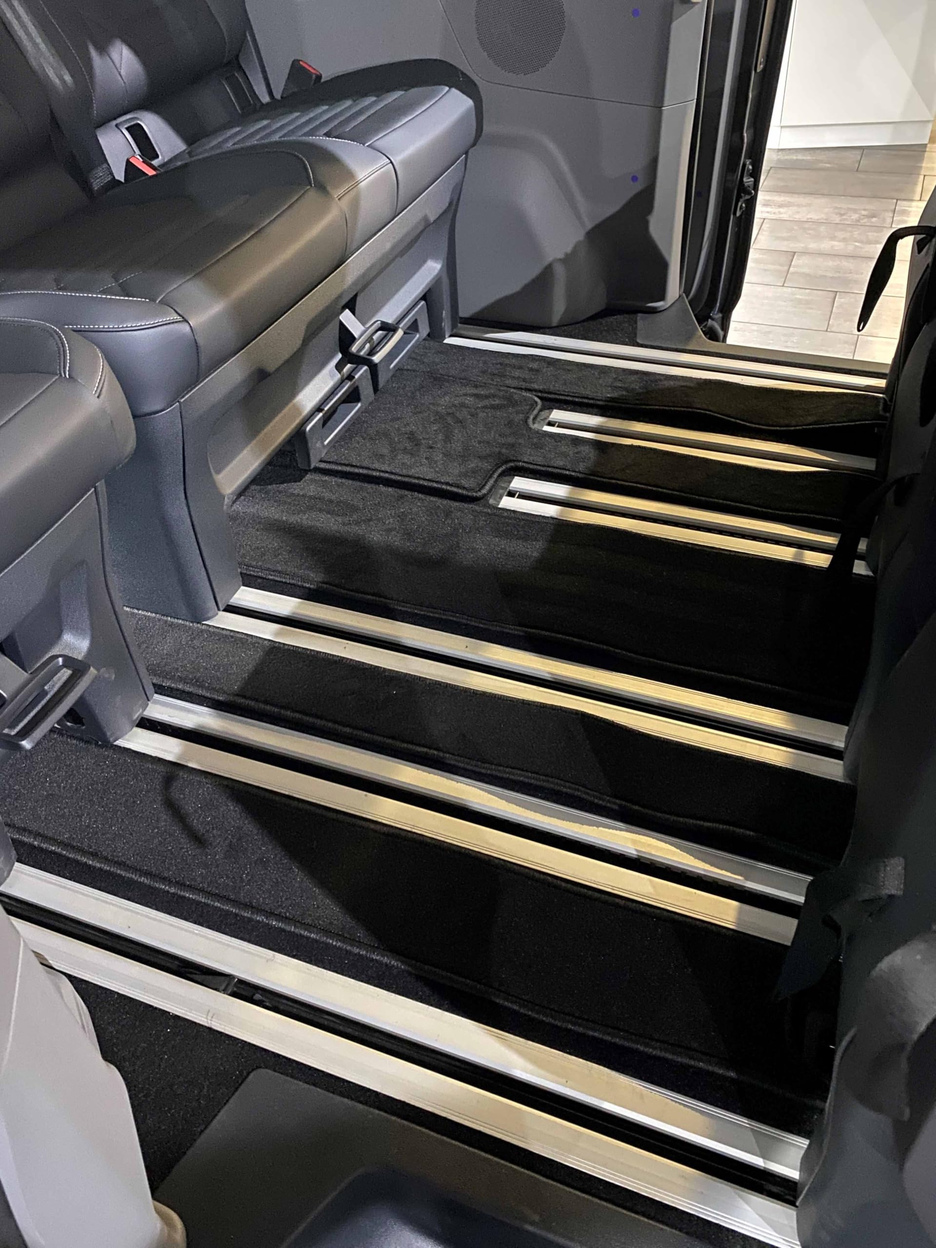 Gastraum Kofferraum Teppich Fußmatte schwarz passend für Ford Tourneo Custom Trend Titanium Active L1 (Kurz) ab 2023
