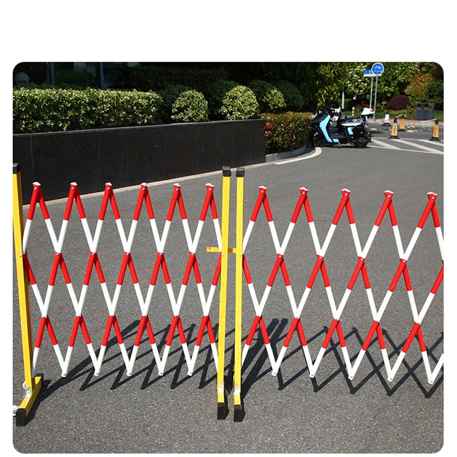 WOTZOV Expandable Mobile Barrier Traffic Fence, Outdoor Retractable Traffic Fence Flexible Industrial Expandable Barricade Portable Security Barrier For Crowd Control Warnings,Red 120x250cm
