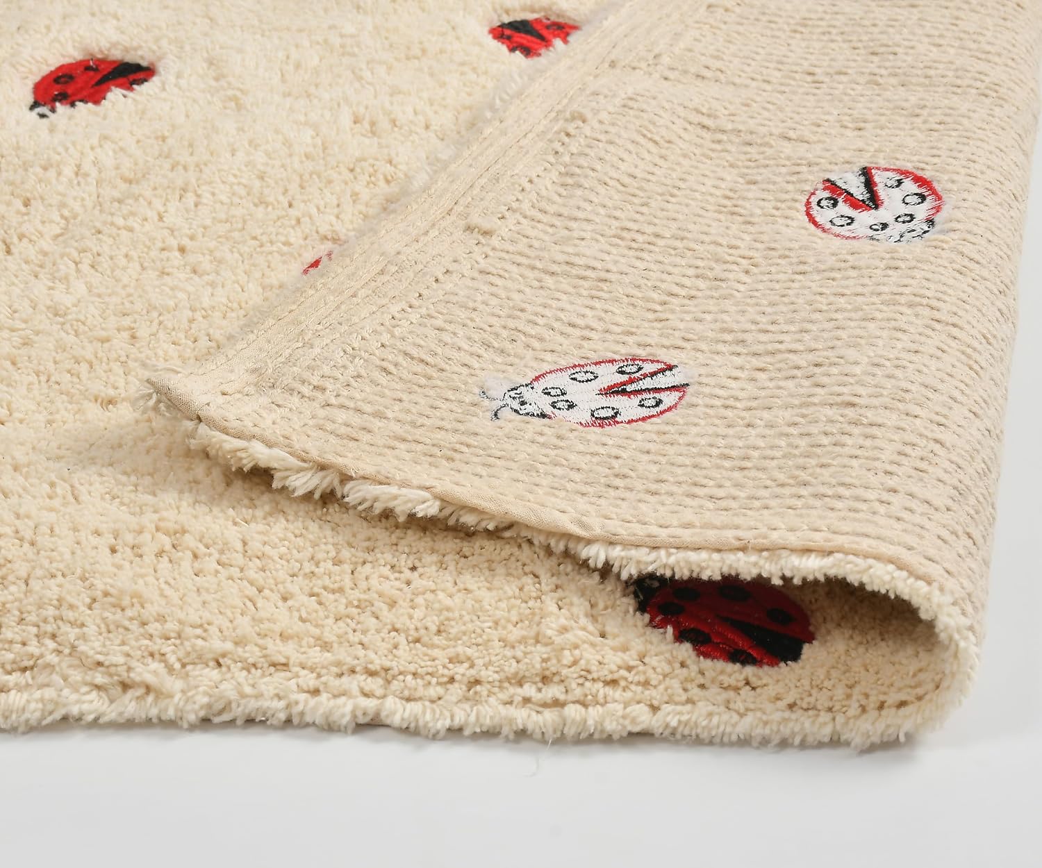 Lavish Threads Cream Cotton Bath Mat – Soft Tufted Non-Slip Bathroom Rug, Nature-Inspired Decorative Home Decor (Ladybug Pattern)