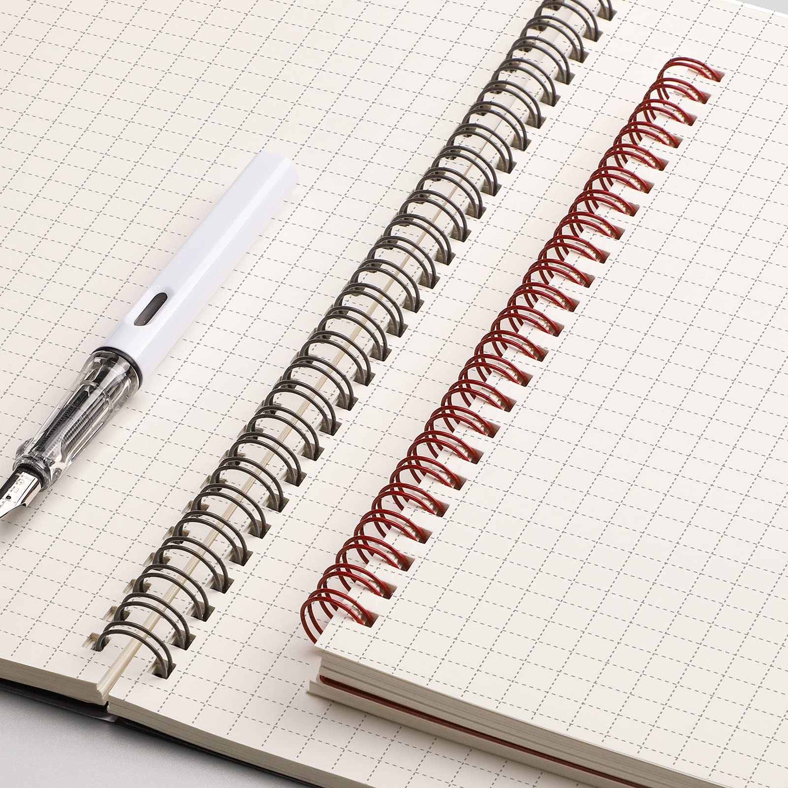 EMSHOI Confezione da 4 quaderni a righe, punteggiati/quadrati, formato A5, con rilegatura a spirale, 640 pagine, carta spessa 100 g/m², blocco note con copertina rigida impermeabile in PVC con note