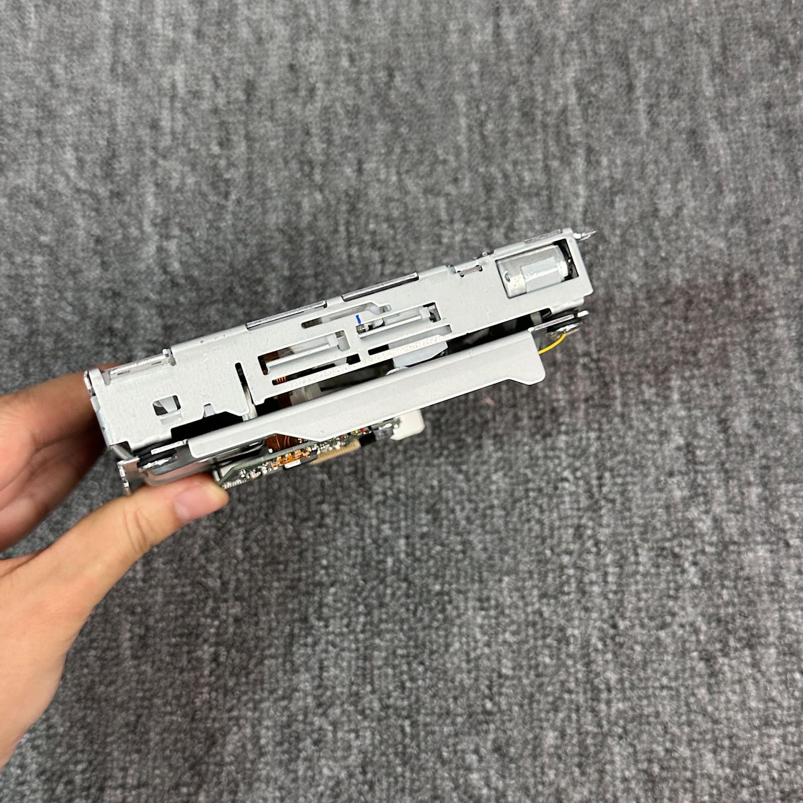 Componente de reproductor DISC de metal adicional para sistemas de sonido de vehículos. Corrección rápida de errores. Diseño estable en bulevares irregulares