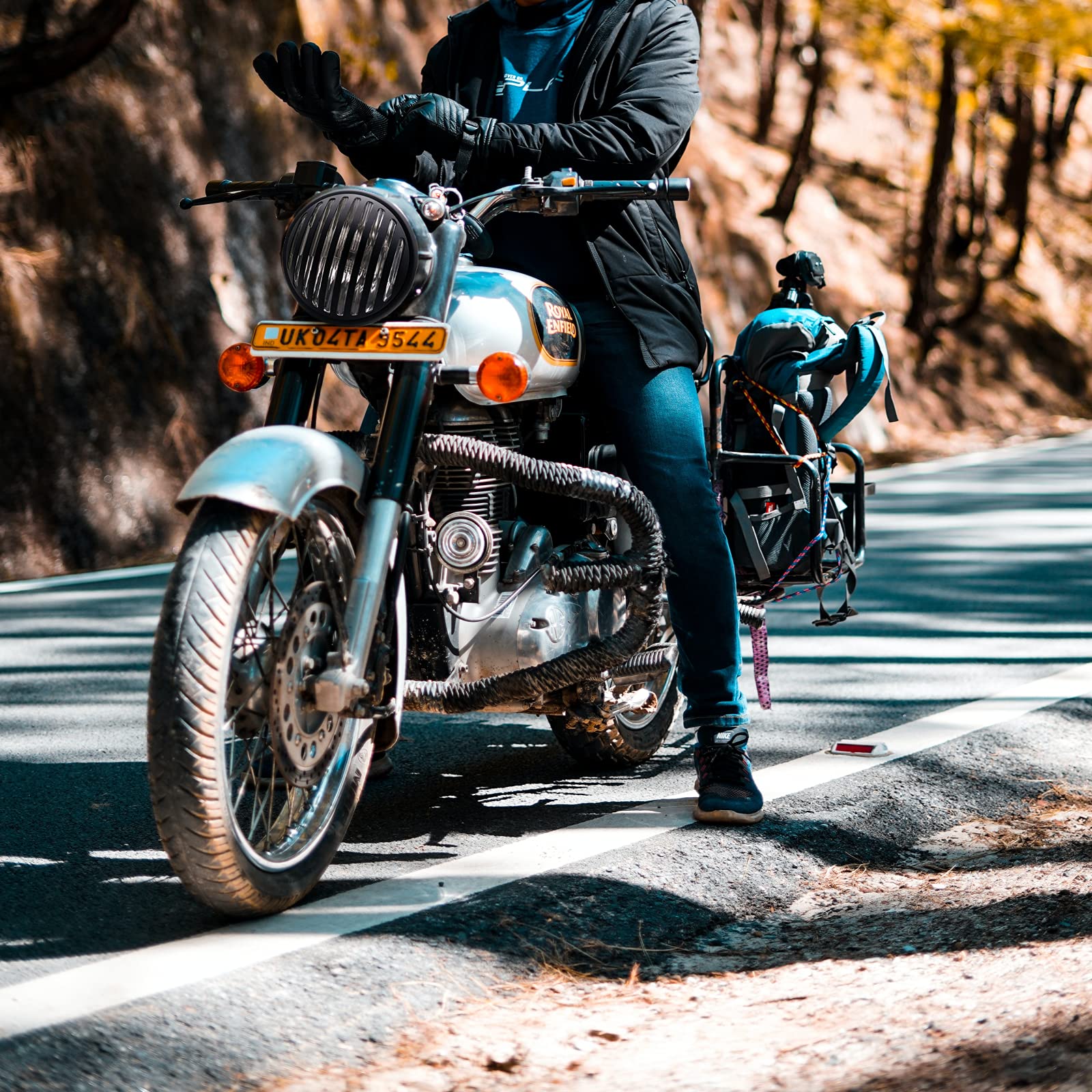 Faro rotondo per moto da 7" con griglia personalizzata e supporto di montaggio, faro anteriore universale retrò nero per moto per Softail Street Glide Chopper Cruiser CG125