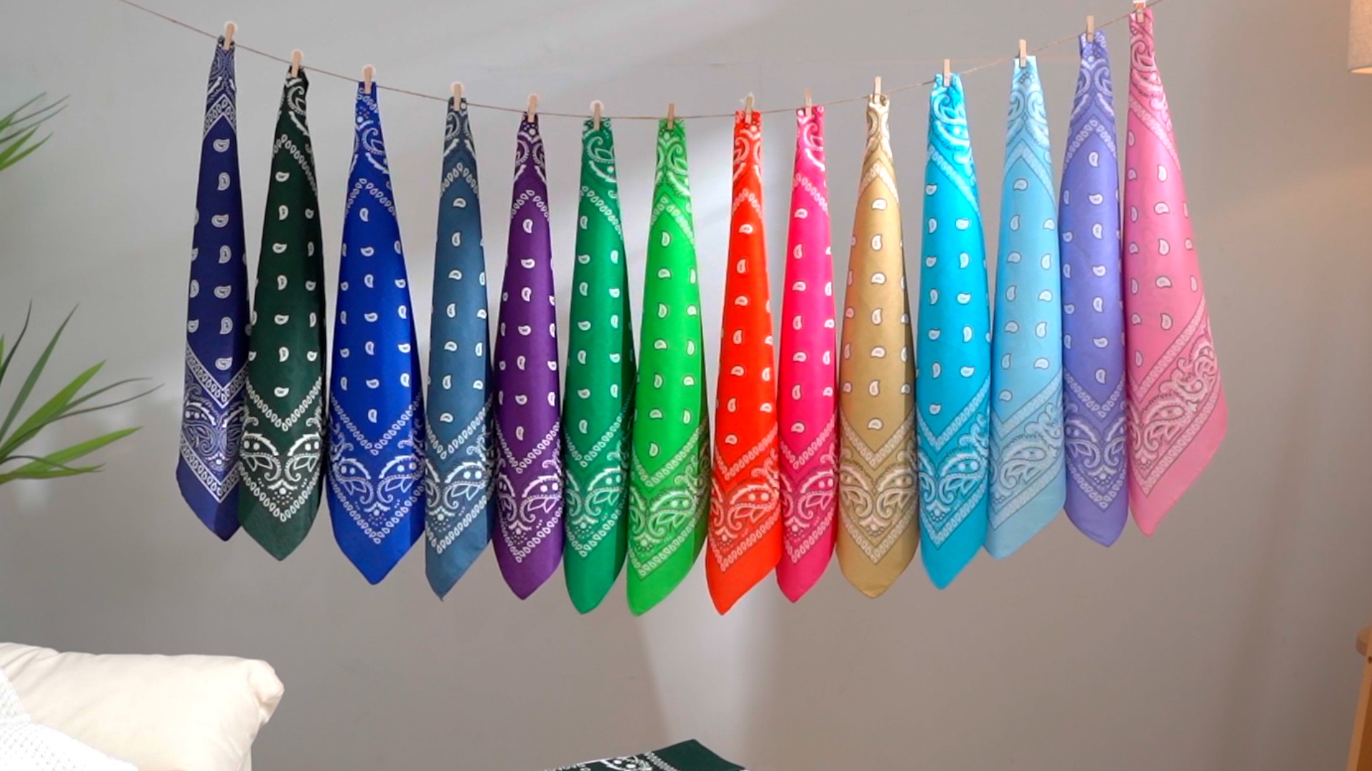 Suhine 12 Pcs Bandanas Bulk 22 x 22 Inch Large Bandana Headband Paisley Cowboy Bandana Scarf Suhine 12 Pcs Bandanas Bulk 22 x 22 Inch Large Bandana Headband Paisley Cowboy Bandana Scarf