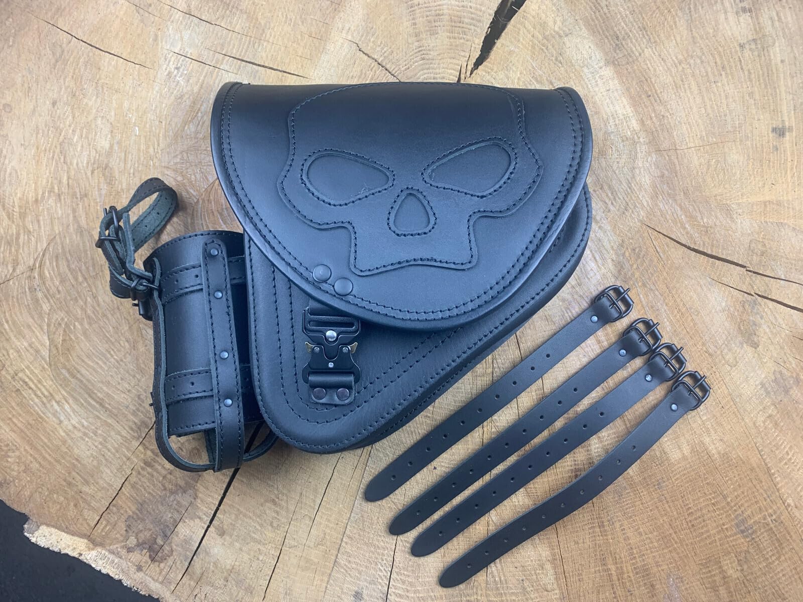 Schwingentasche Diablo Skull Blackline kompatibel mit Harley Davidson Softail Breackout Heritage Starrahmen Satteltasche Fat Bob 2018 Tasche Motorradtasche