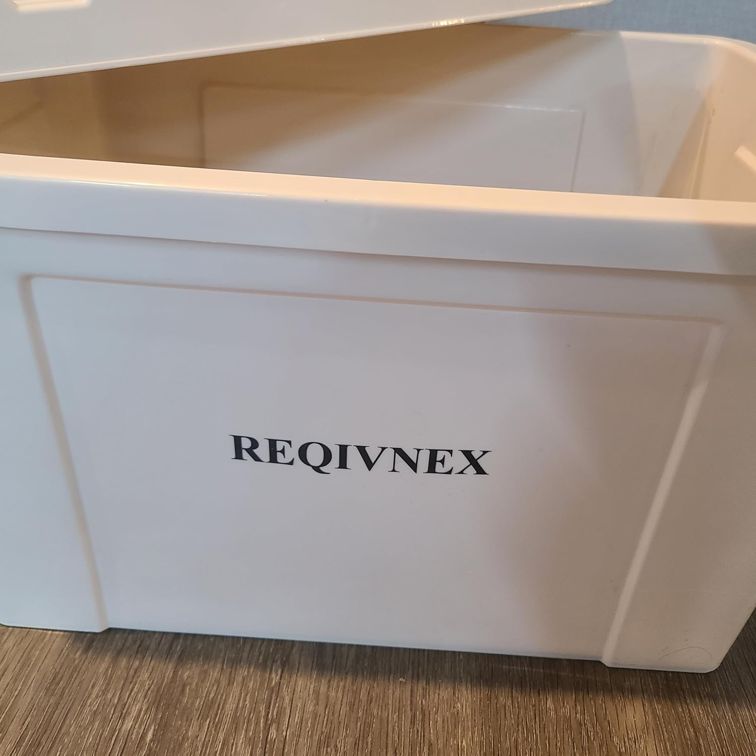 REQIVNEX Plastic boxes Stackable storage boxes with lids – space-saving, built-in handles, versatile.