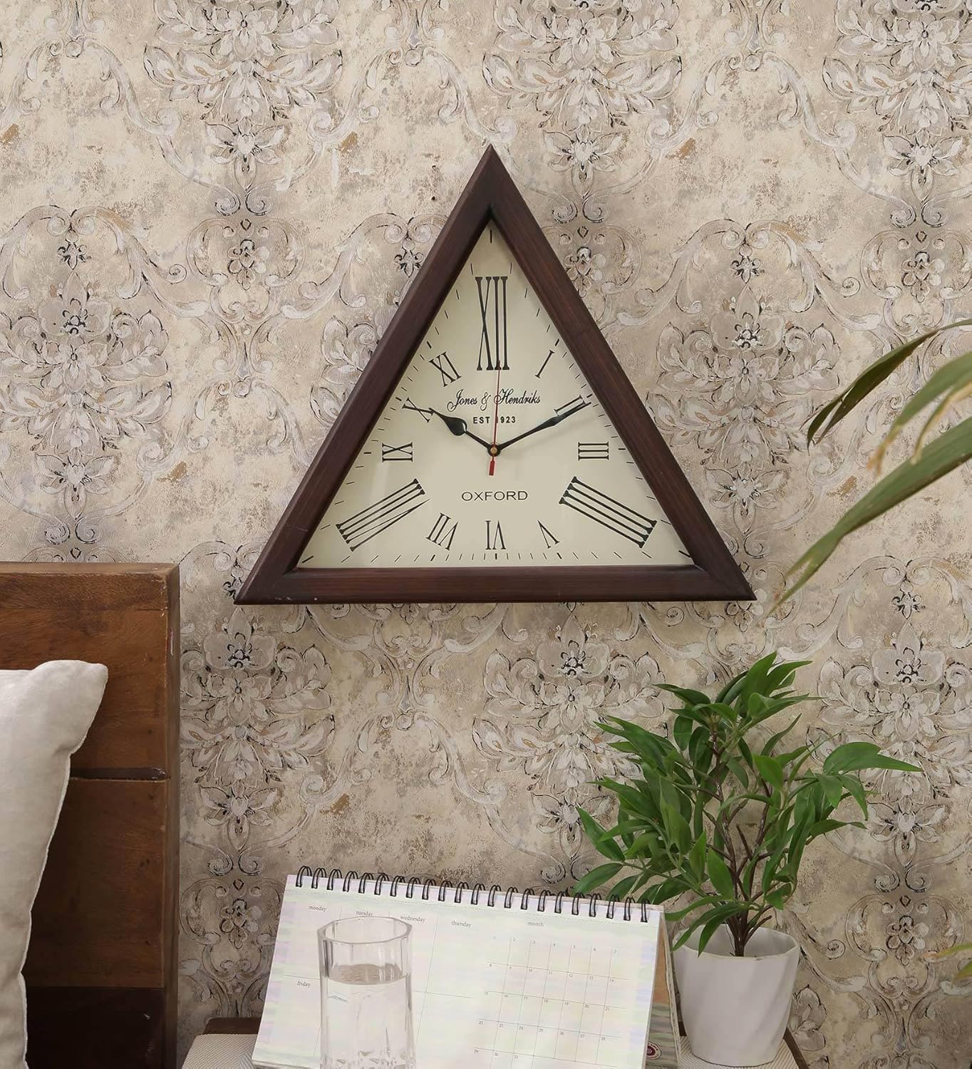 Amazon.co.jp: SPRIZE 木製トラングル壁掛け時計/ヴィンテージ